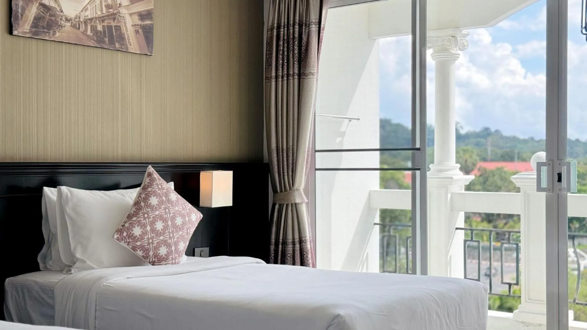 Bed in Grand Supicha City Hotel