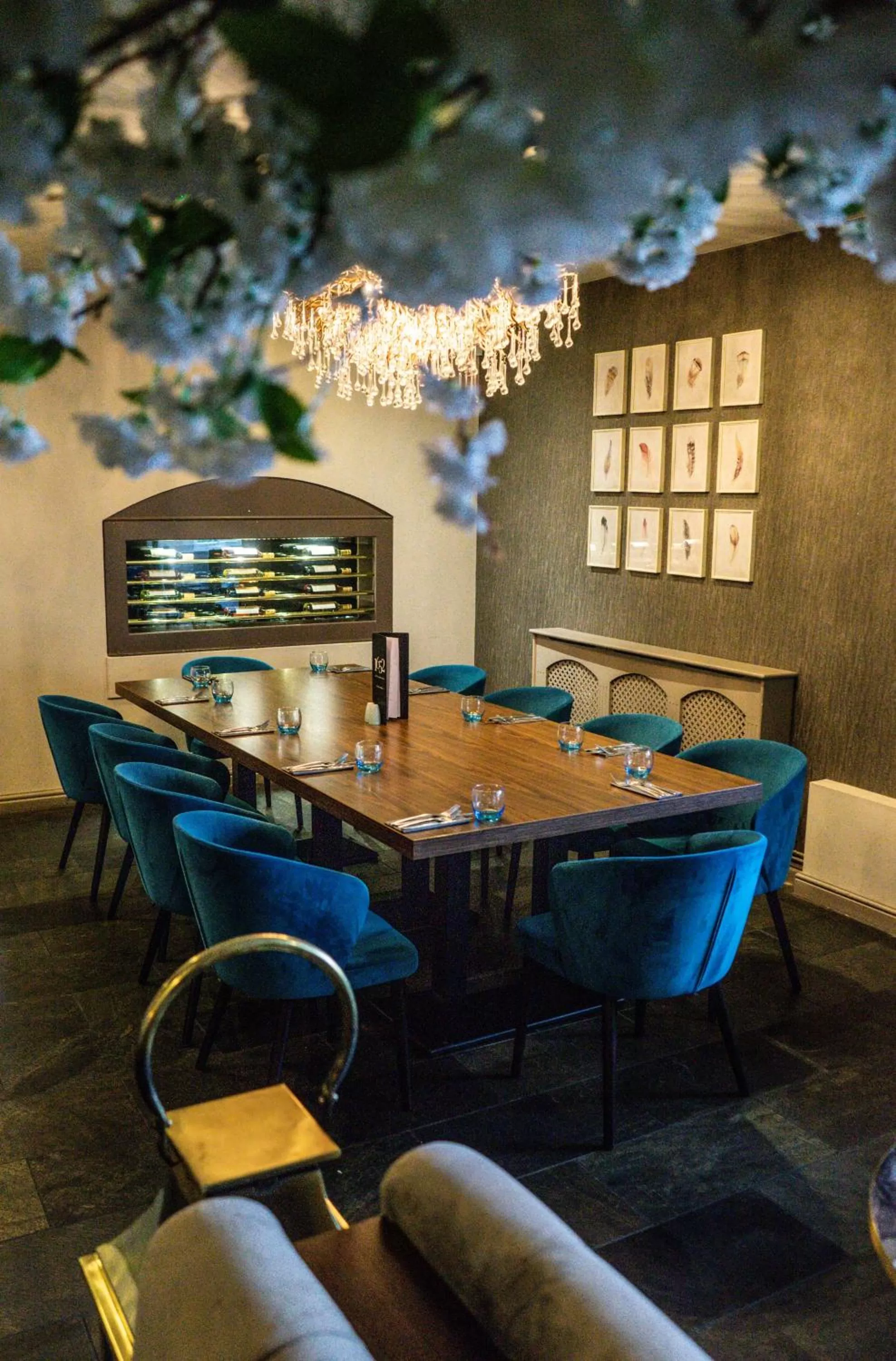 Restaurant/places to eat in White Lion Hotel