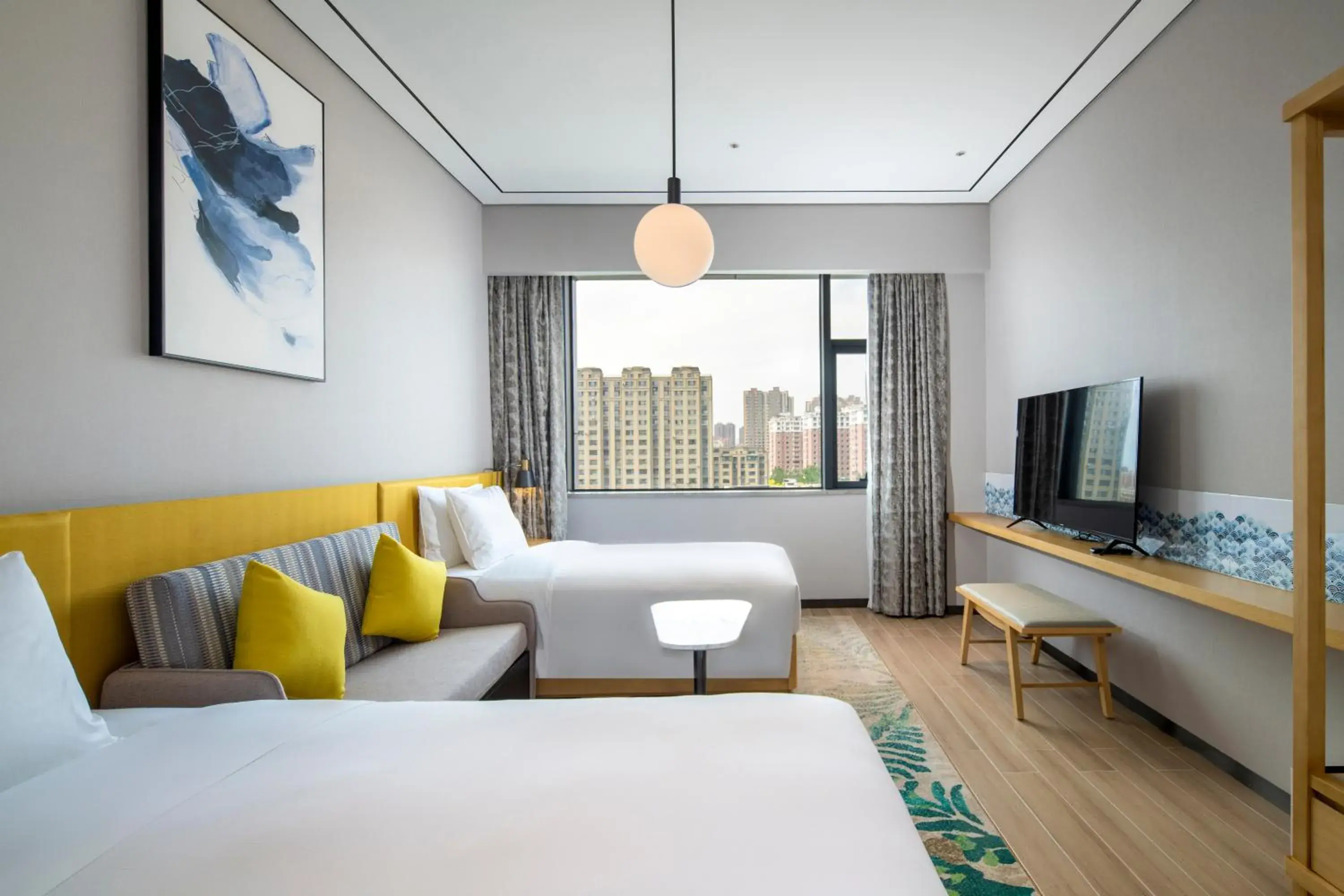 Bed, Seating Area in Hilton Garden Inn Changchun Economic Development Zone