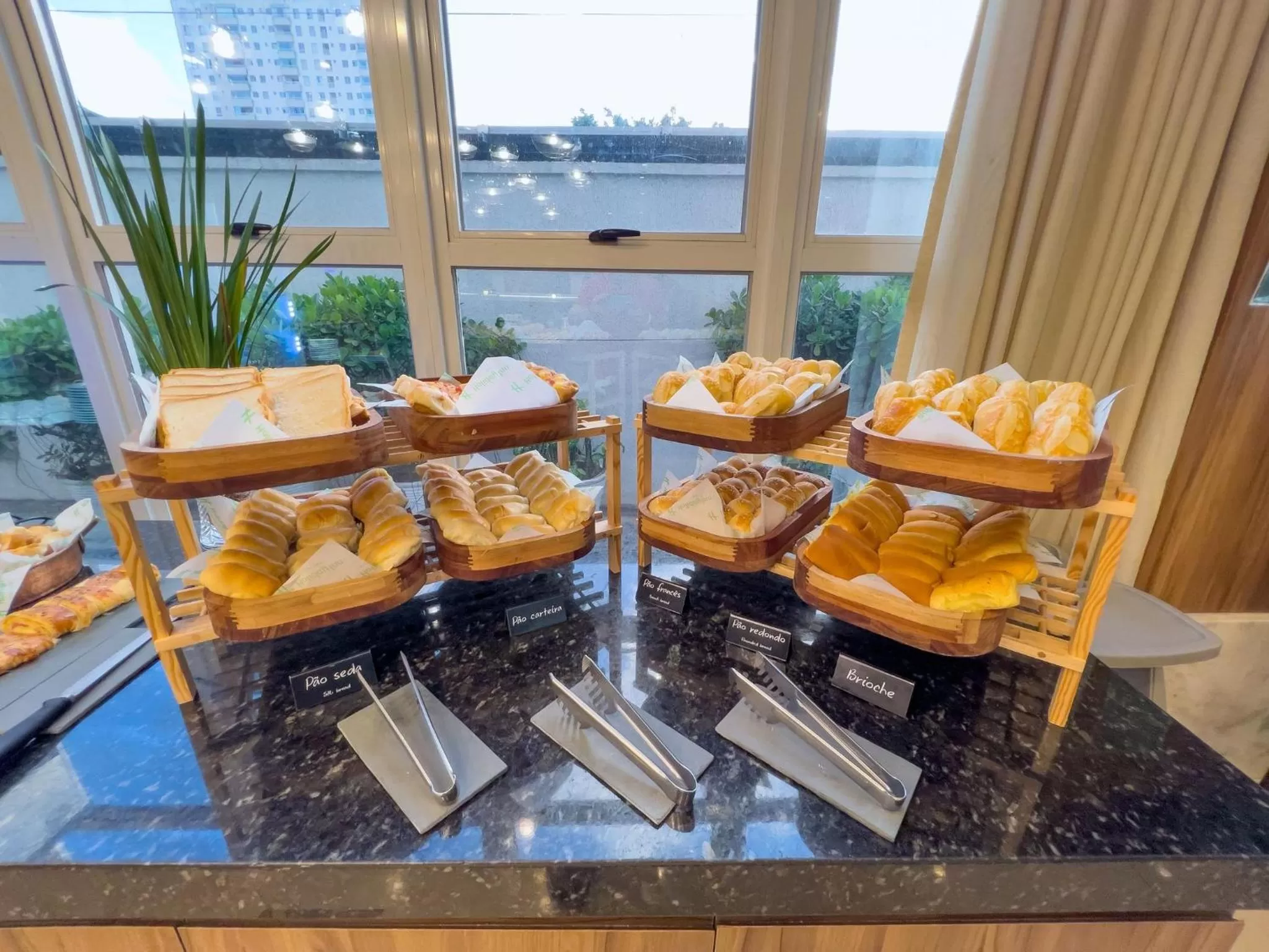 Buffet breakfast in Praiamar Arena