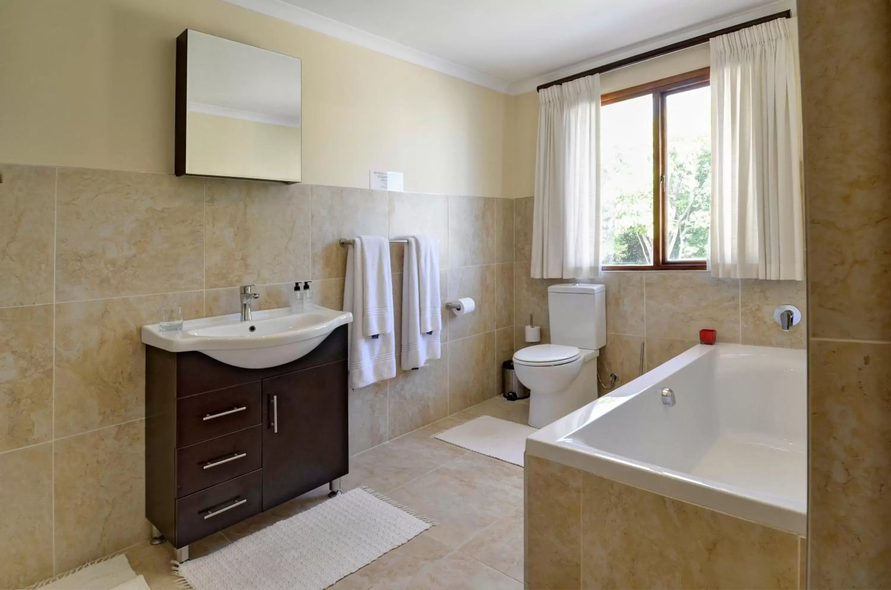 Bathroom in Sundown Manor Guest House