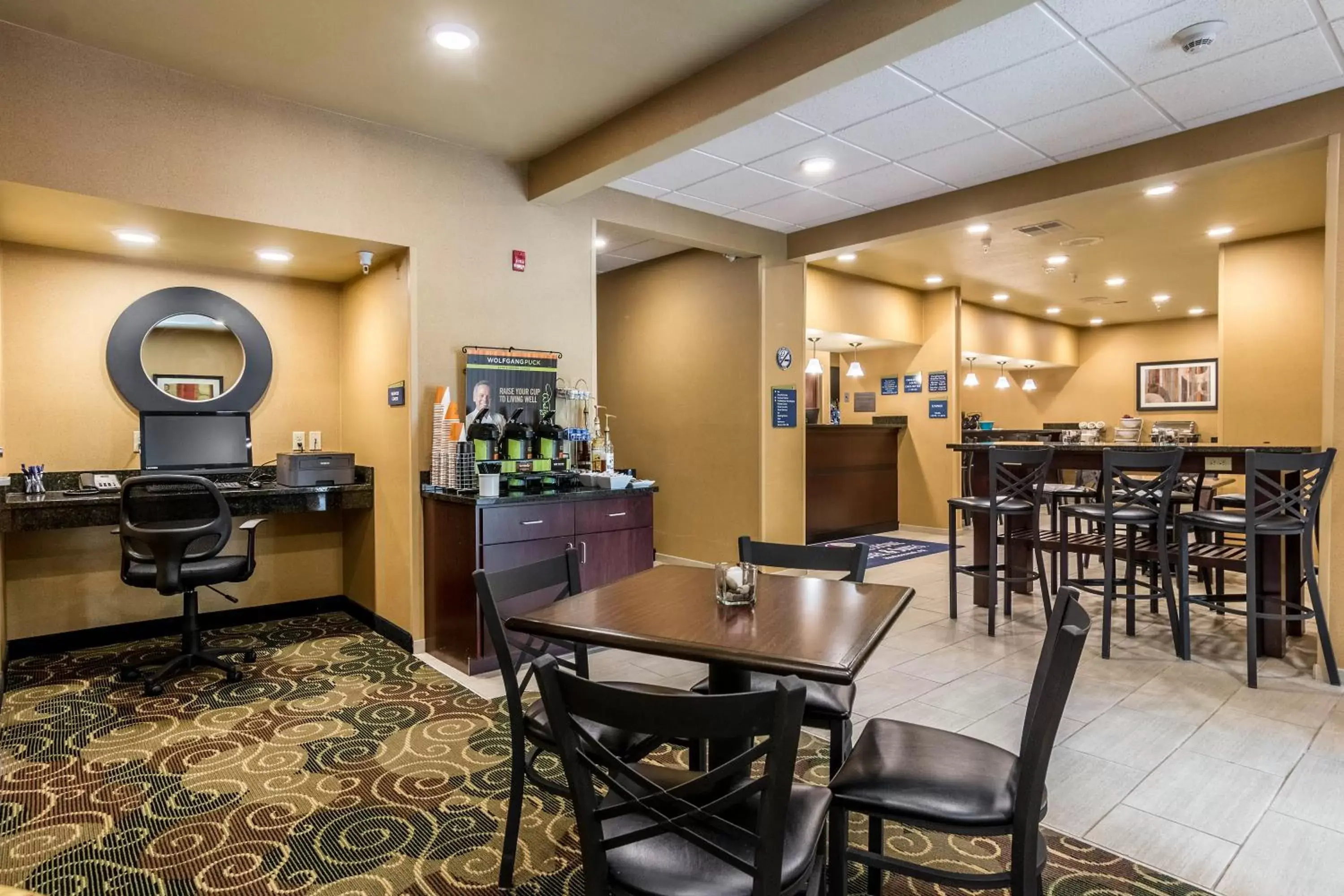 Breakfast, Restaurant/Places to Eat in Cobblestone Hotel & Suites - Harborcreek