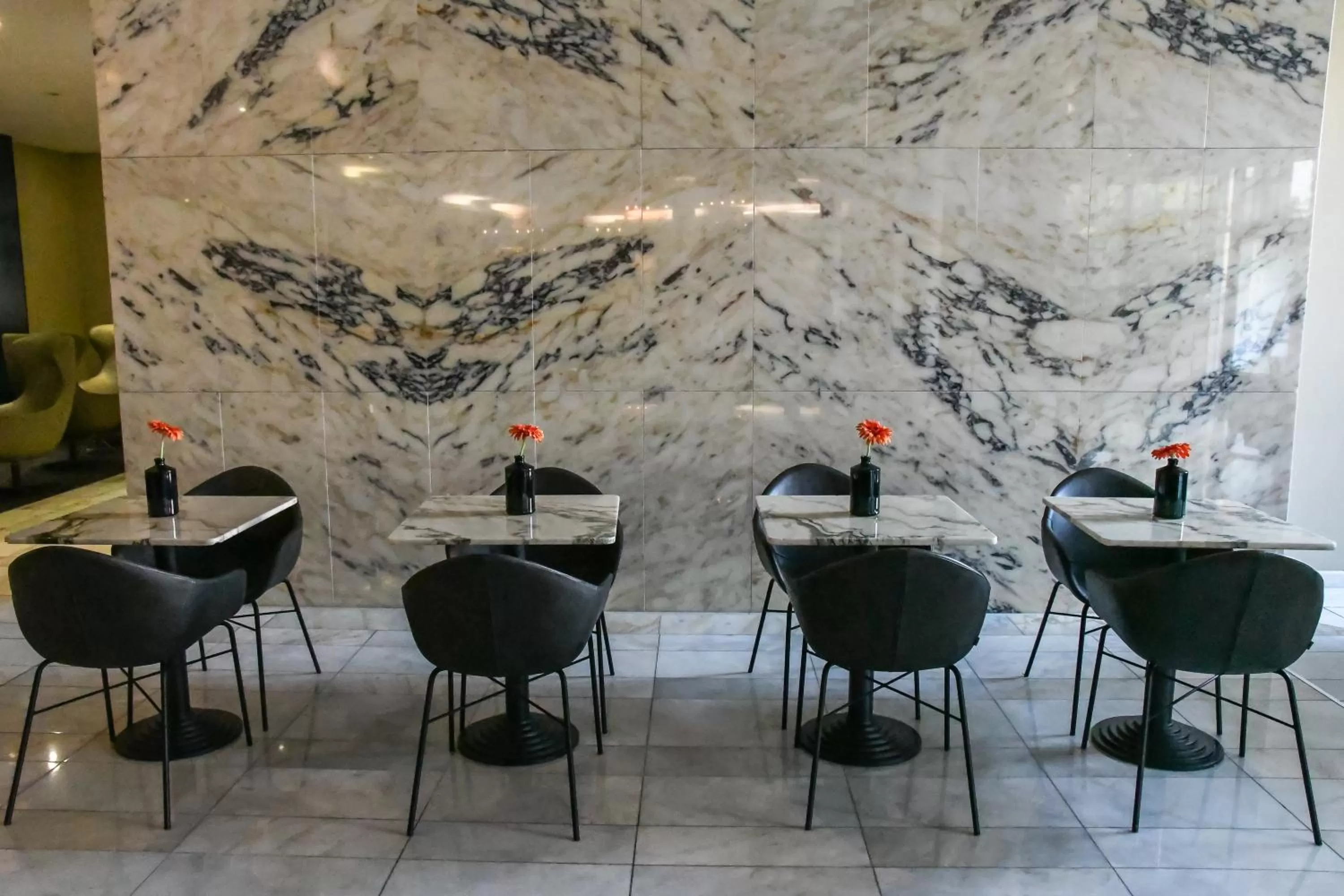 Lounge or bar in relexa hotel Airport Düsseldorf/Ratingen