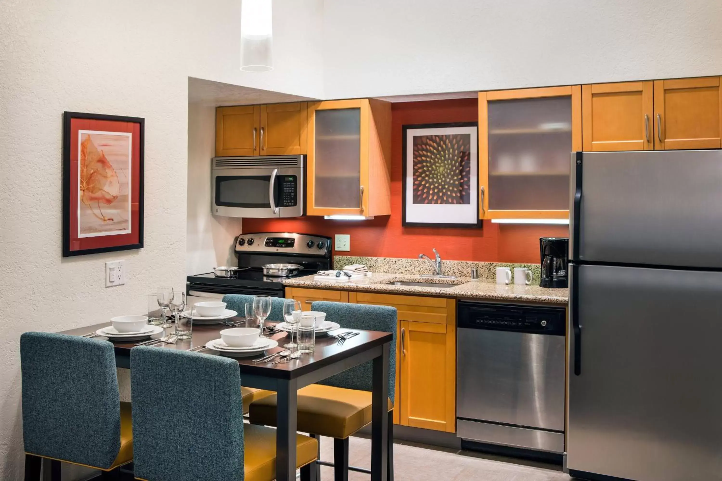 Kitchen or kitchenette, Kitchen/Kitchenette in Residence Inn by Marriott Long Beach