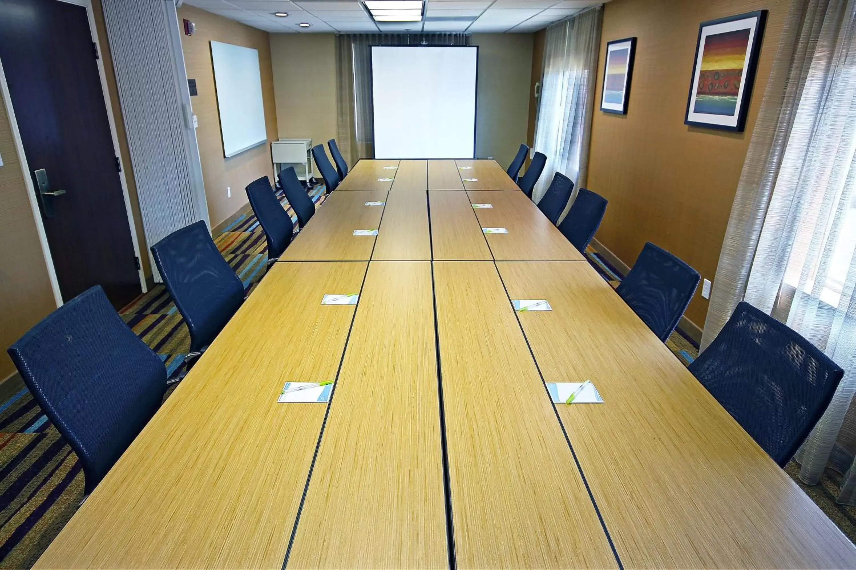 Meeting/conference room in Fairfield Inn and Suites by Marriott San Jose Airport