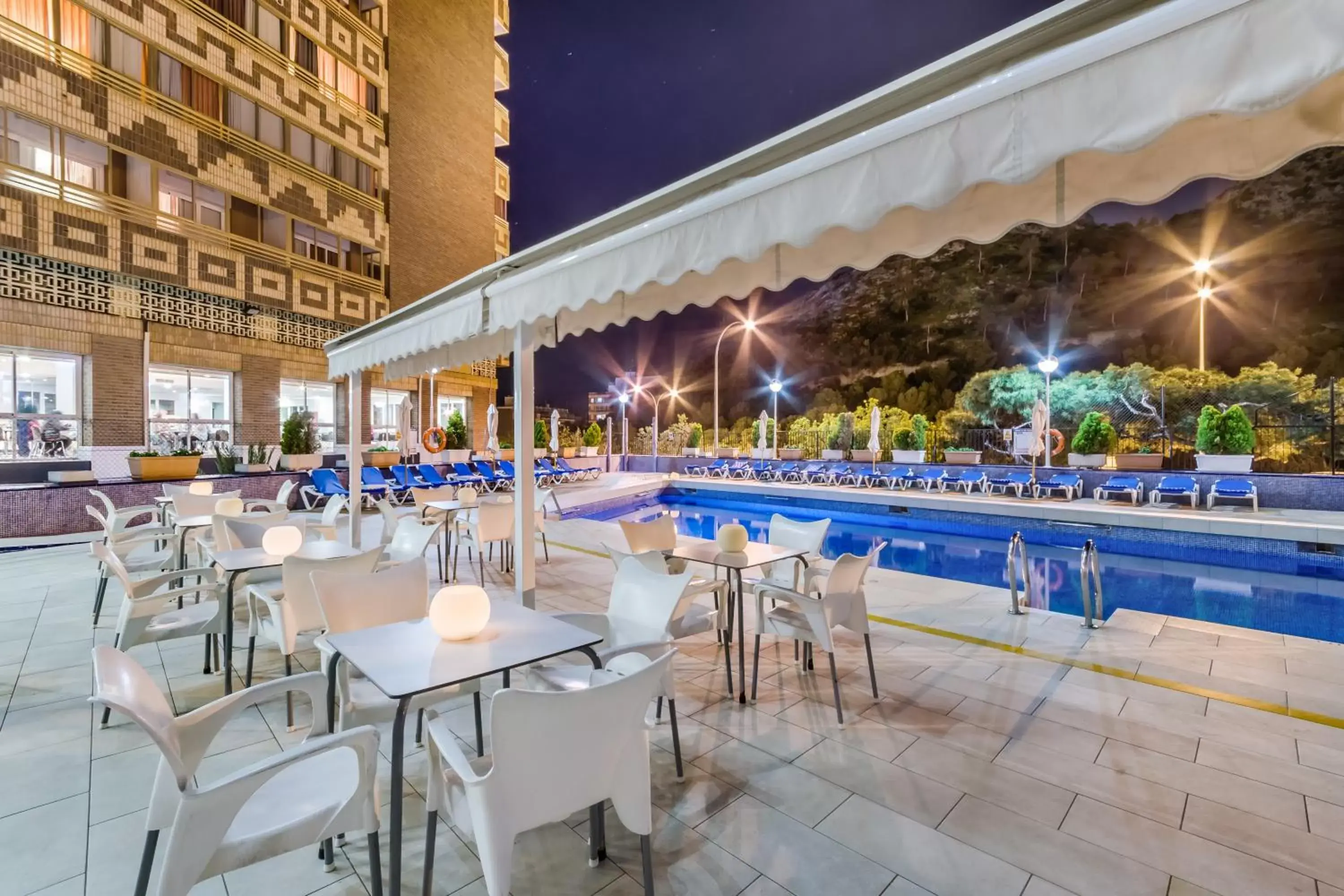 Patio, Swimming Pool in Hotel Maya Alicante