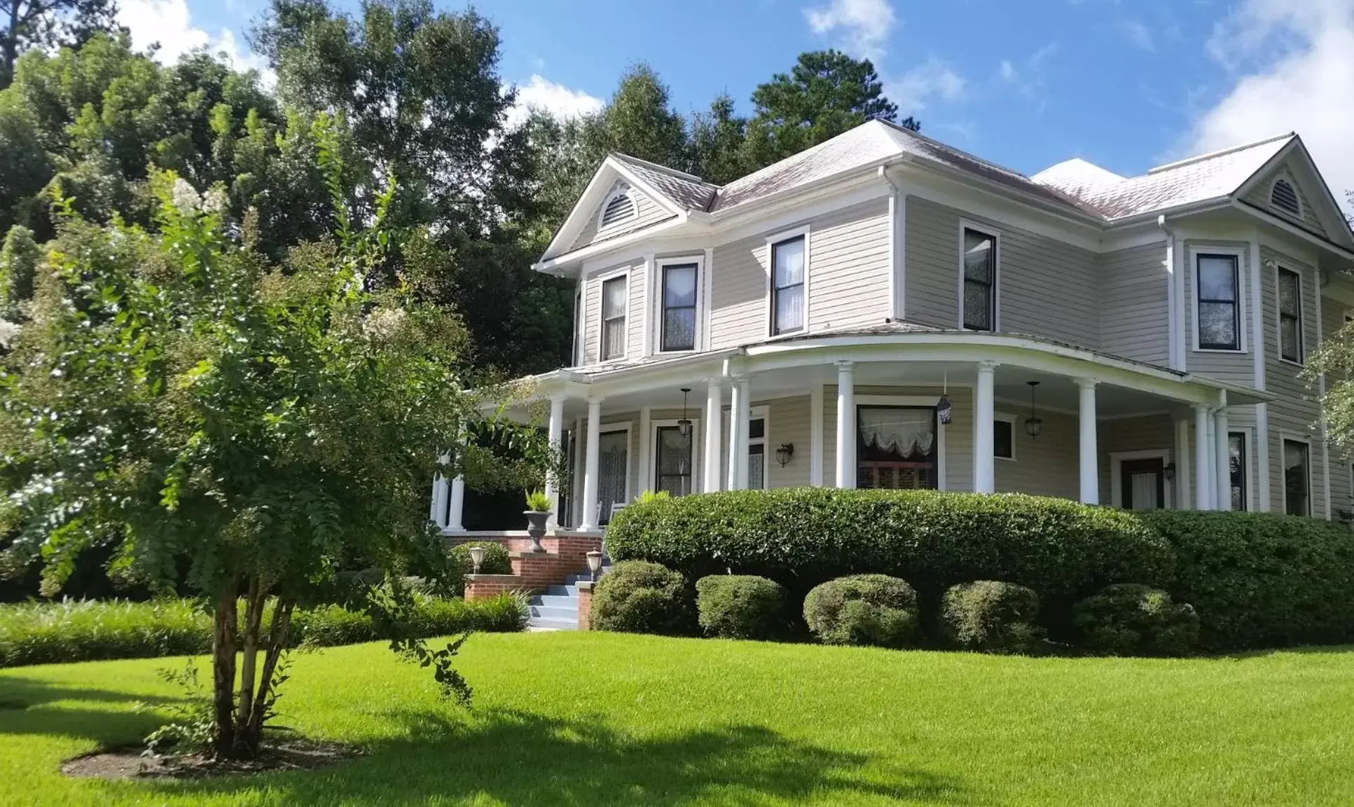 Property Building in Thomasville Bed and Breakfast