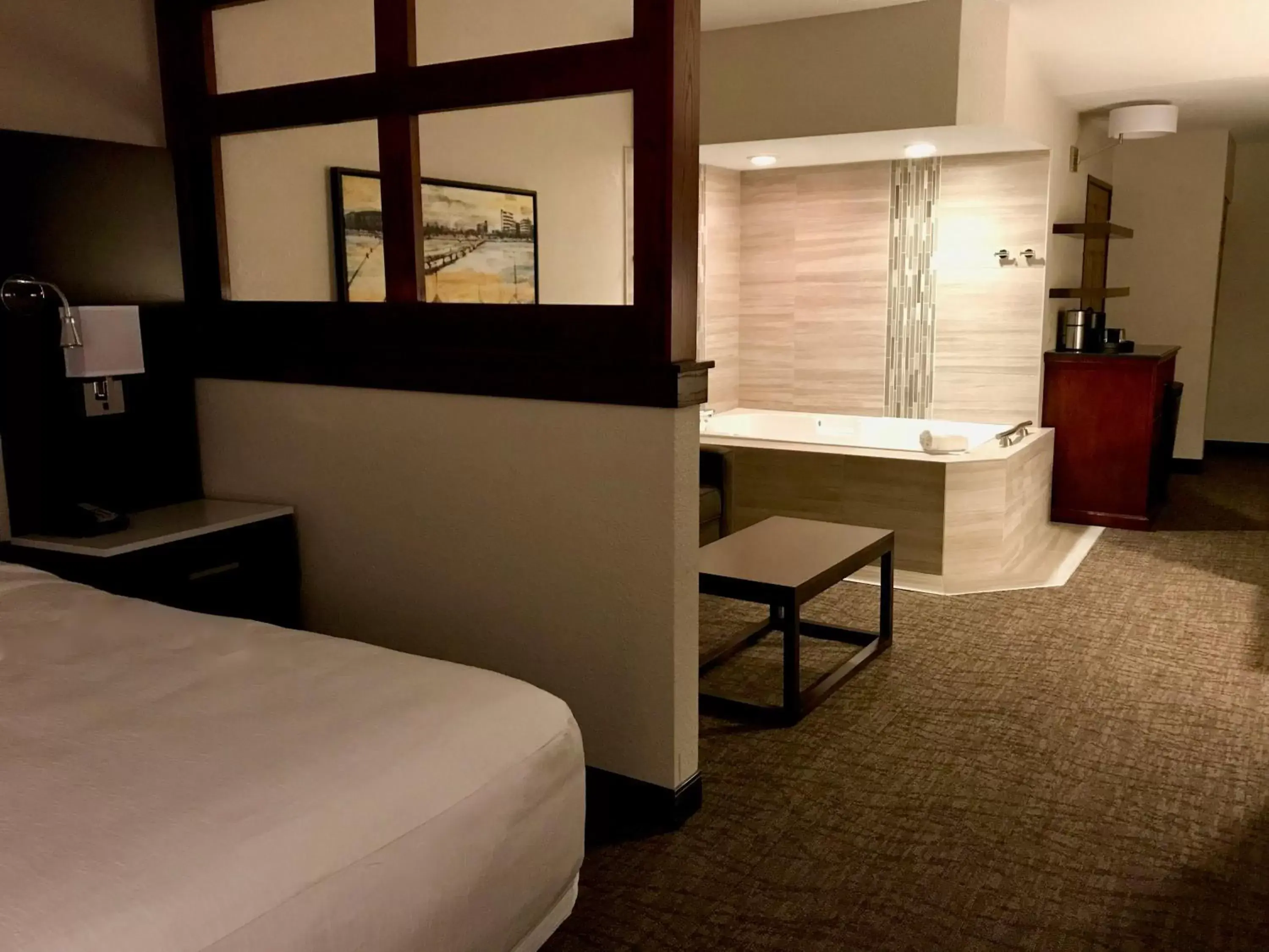 Photo of the whole room, Bed in Best Western Premier Bridgewood Hotel Resort