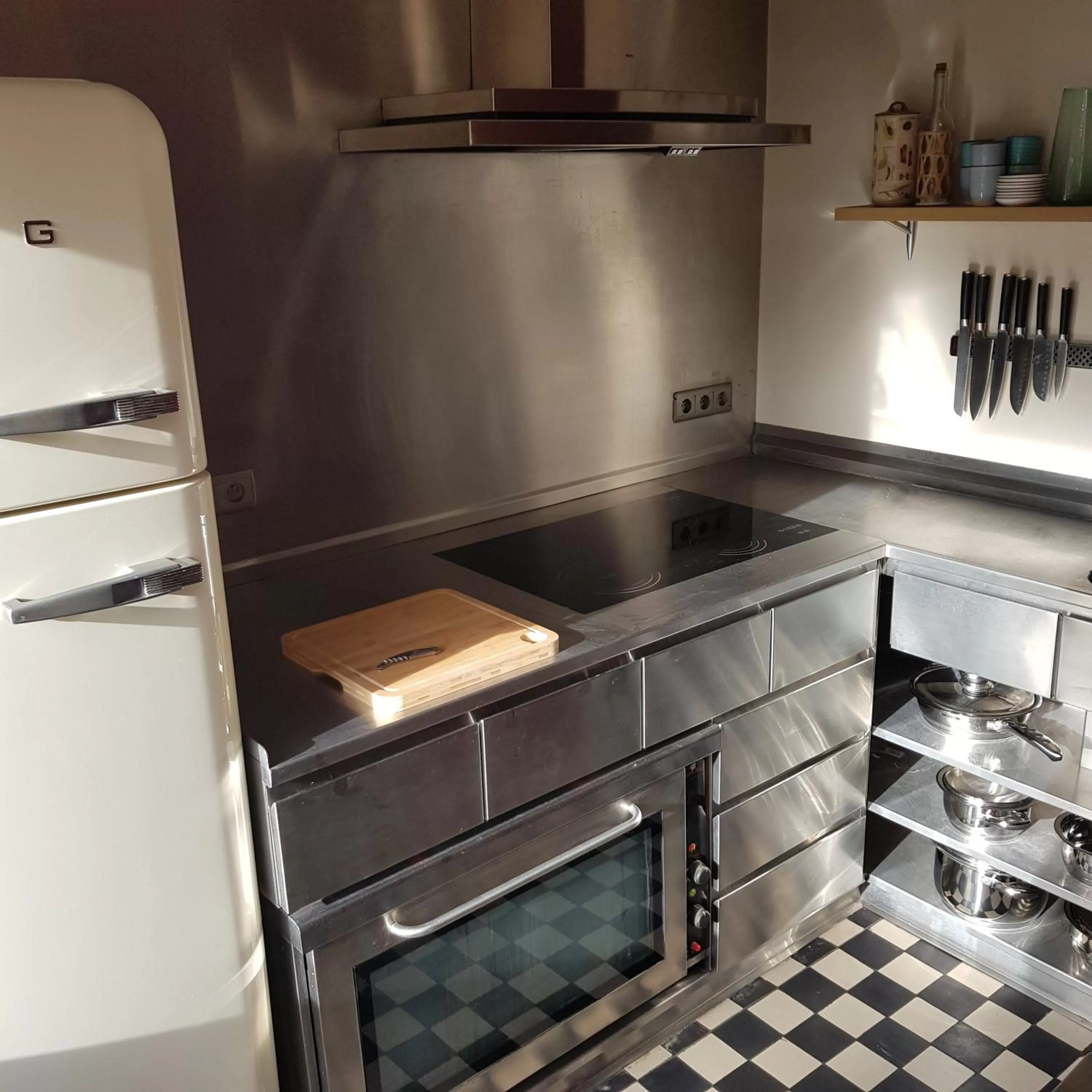 Kitchen or kitchenette in Hotel Recour