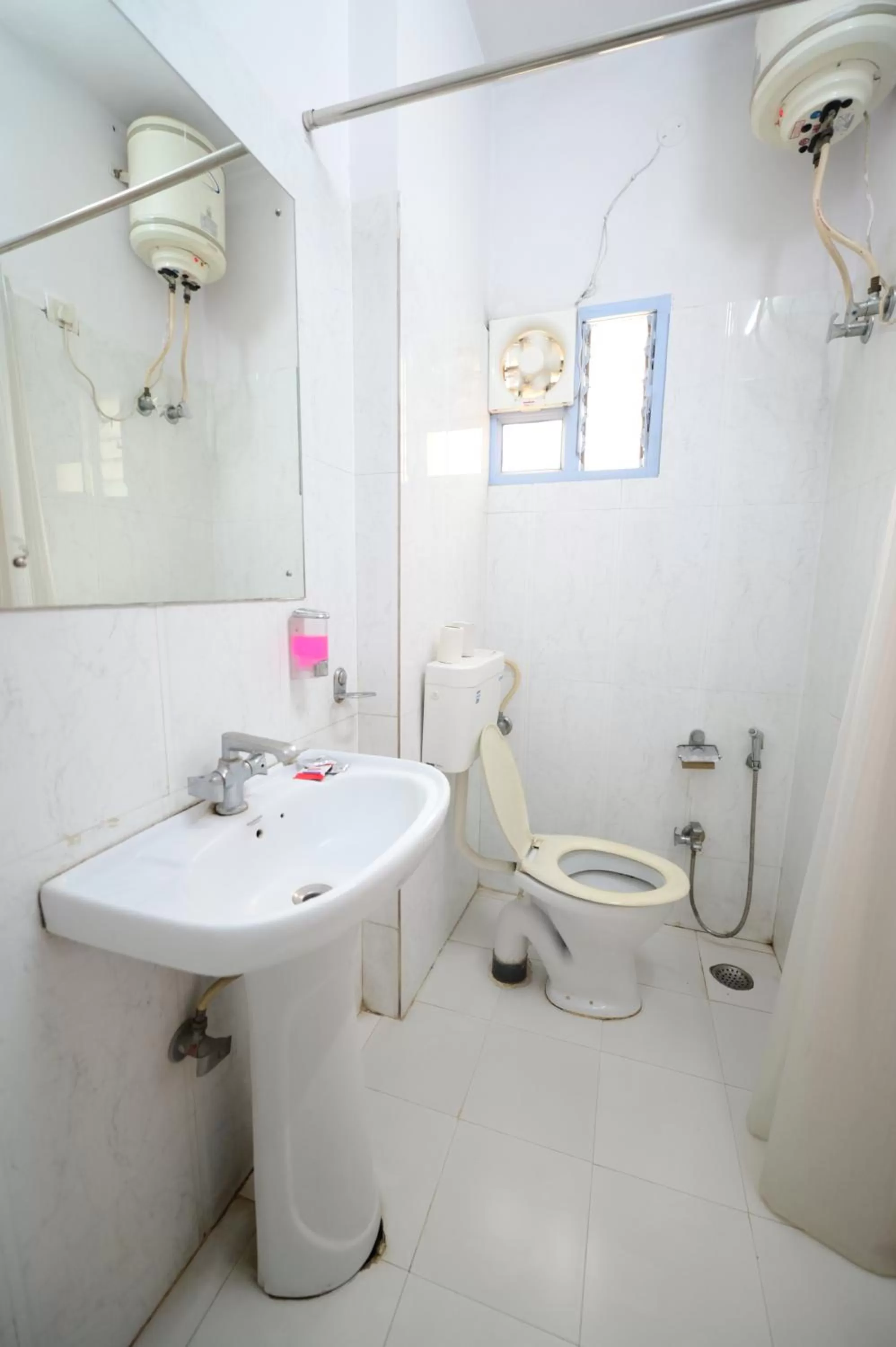 Shower in Chitra Katha - A Story Per Stay