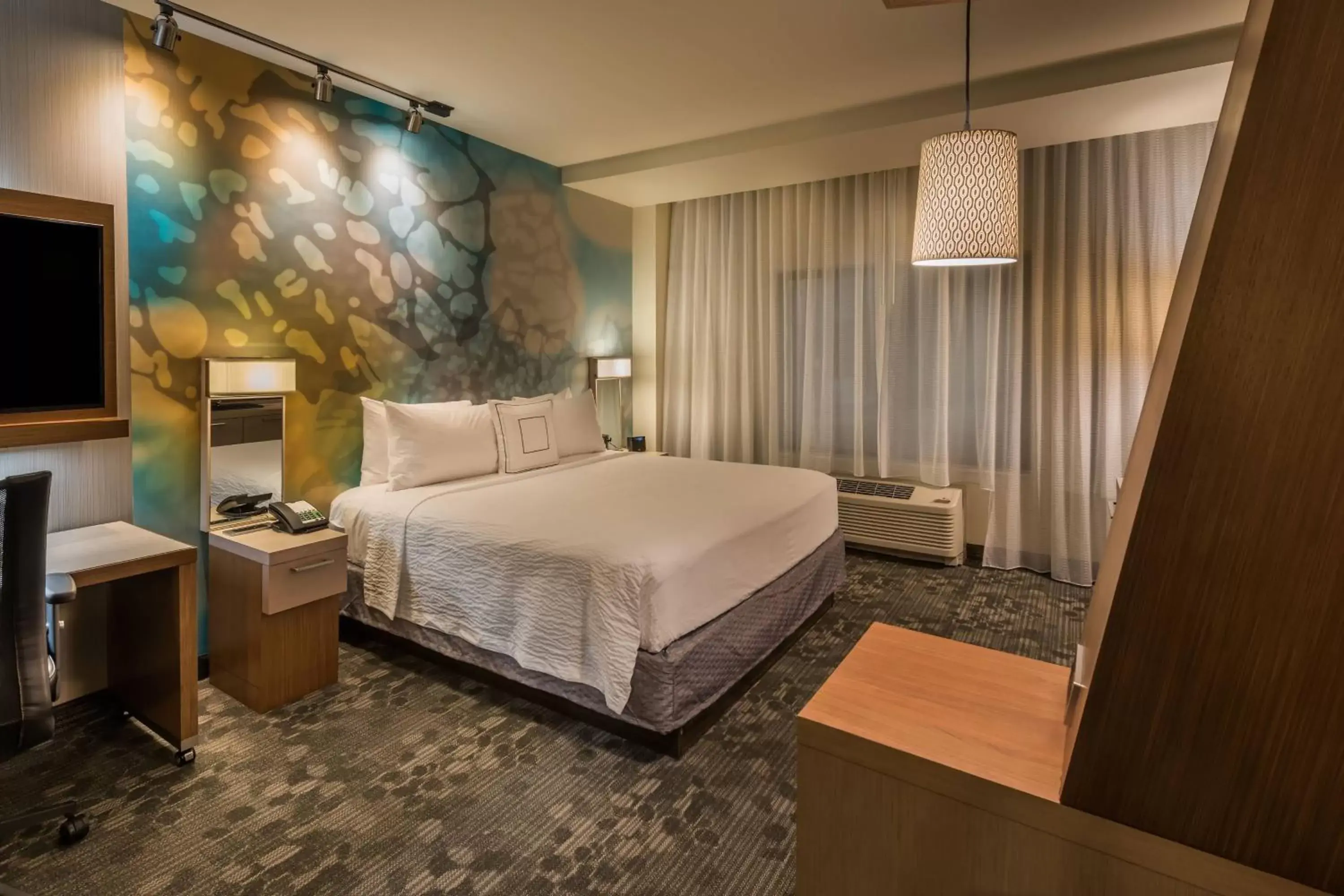 Photo of the whole room, Bed in Courtyard by Marriott Reno Downtown/Riverfront