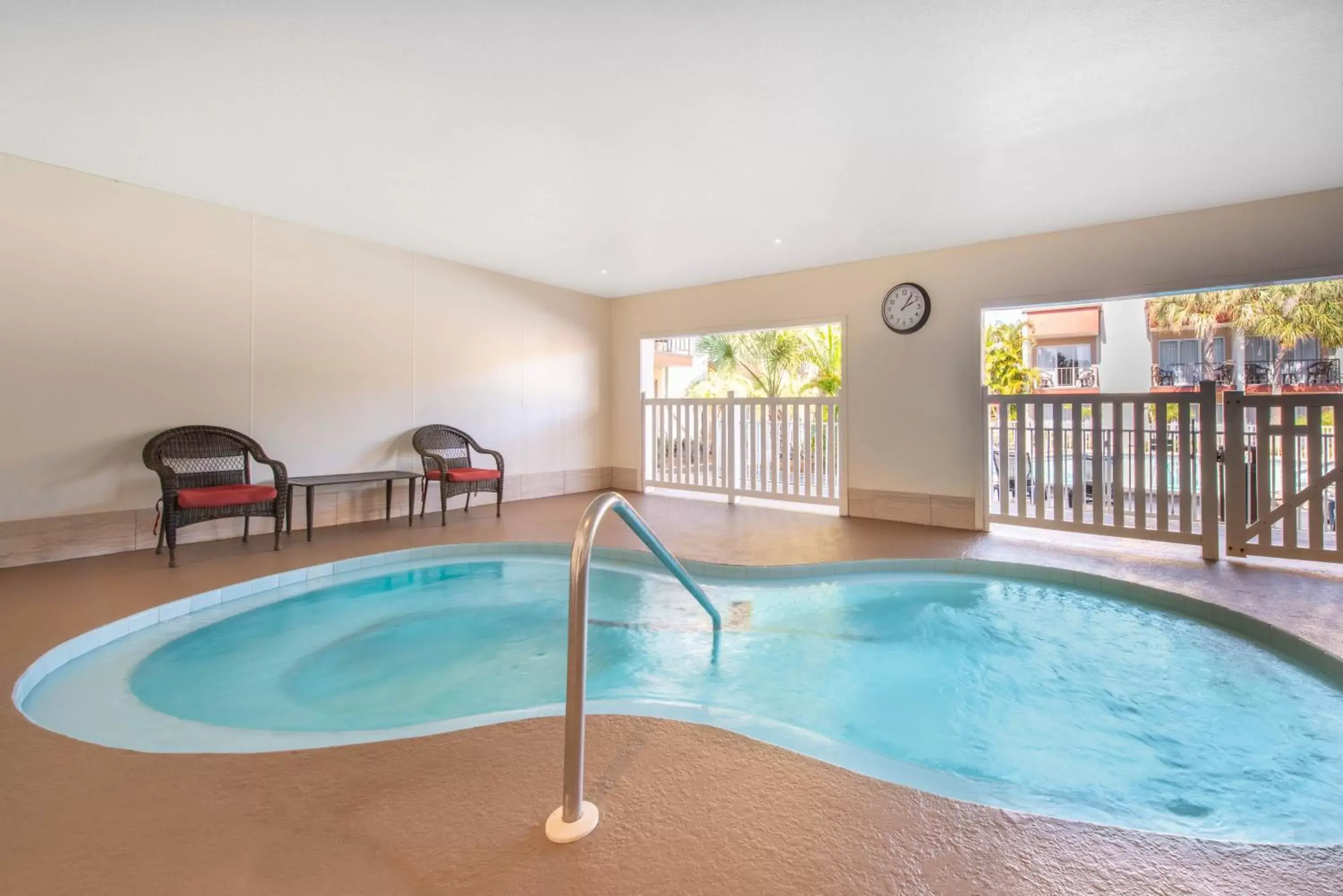 Hot Tub, Swimming Pool in La Quinta by Wyndham Clearwater Central