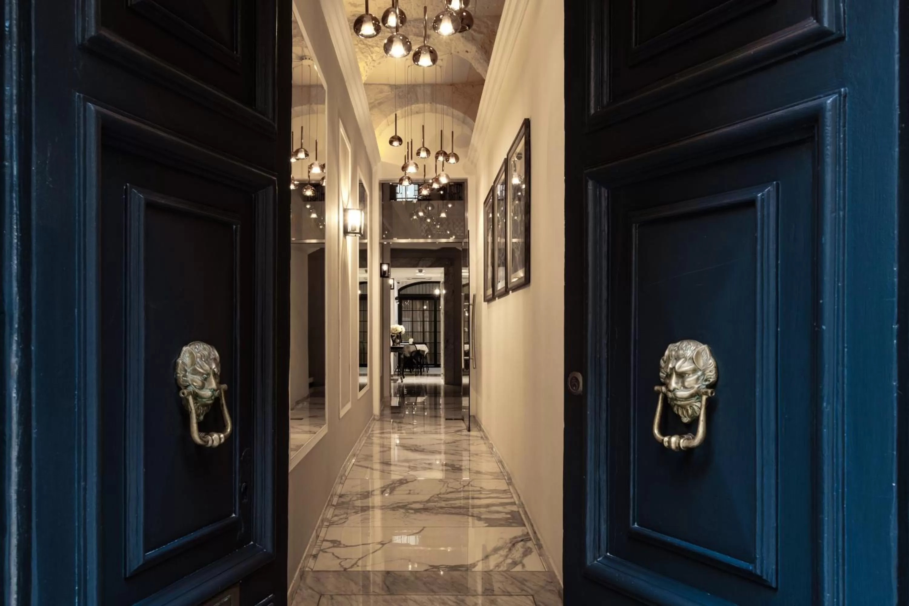 Facade/entrance in 1926 Le Parisot Boutique Suites