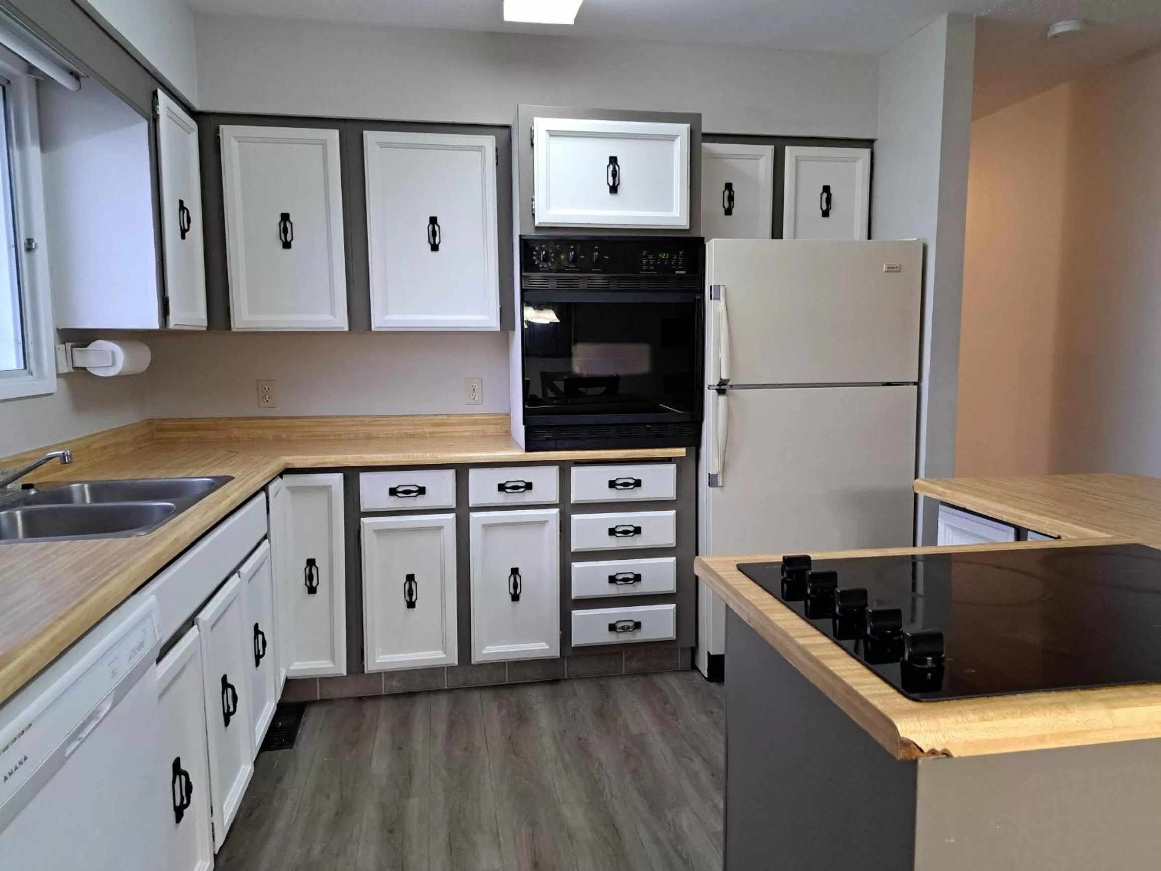 kitchen in Richter Pass Beach Resort