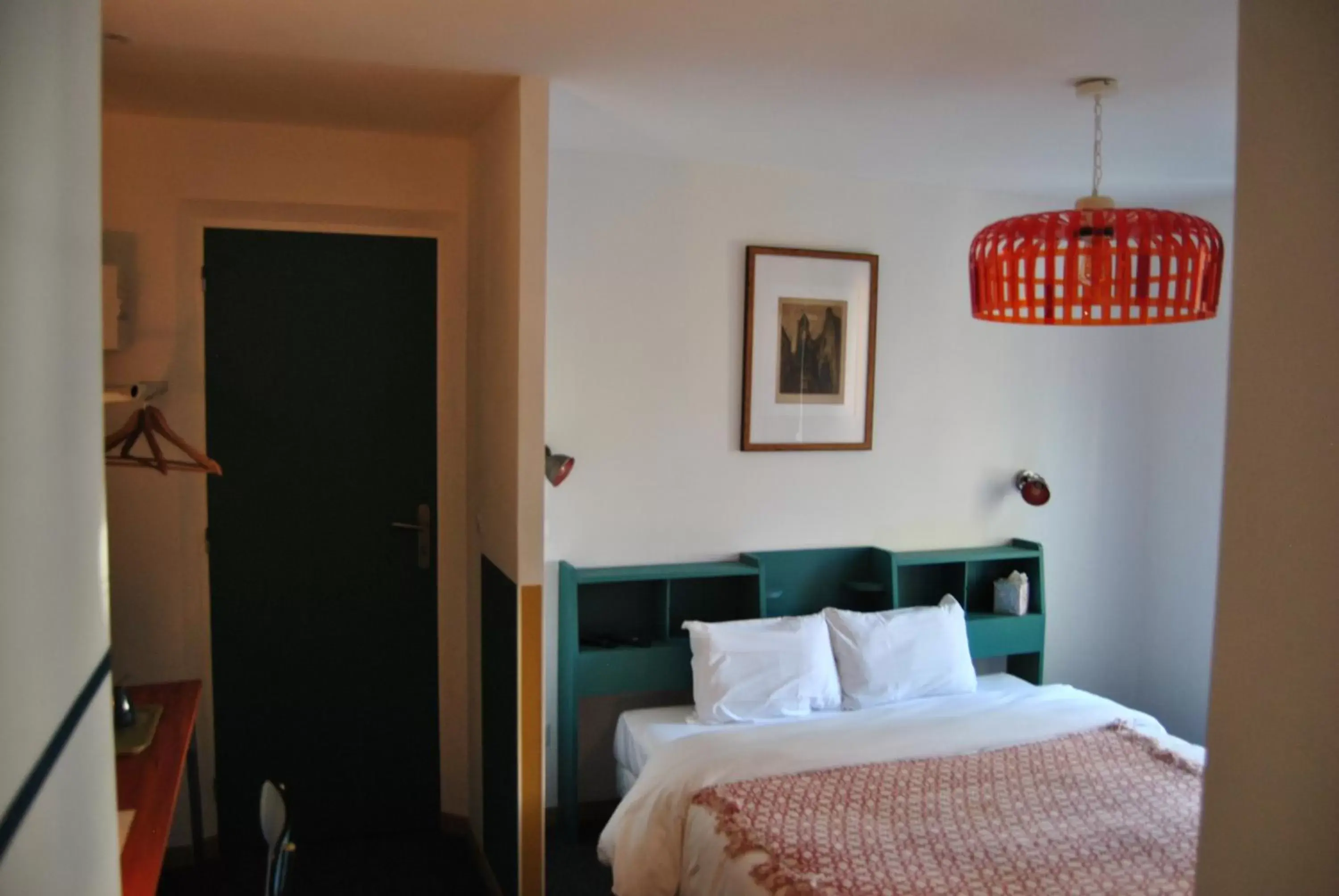 Photo of the whole room, Bed in Au Richebourg Nogent