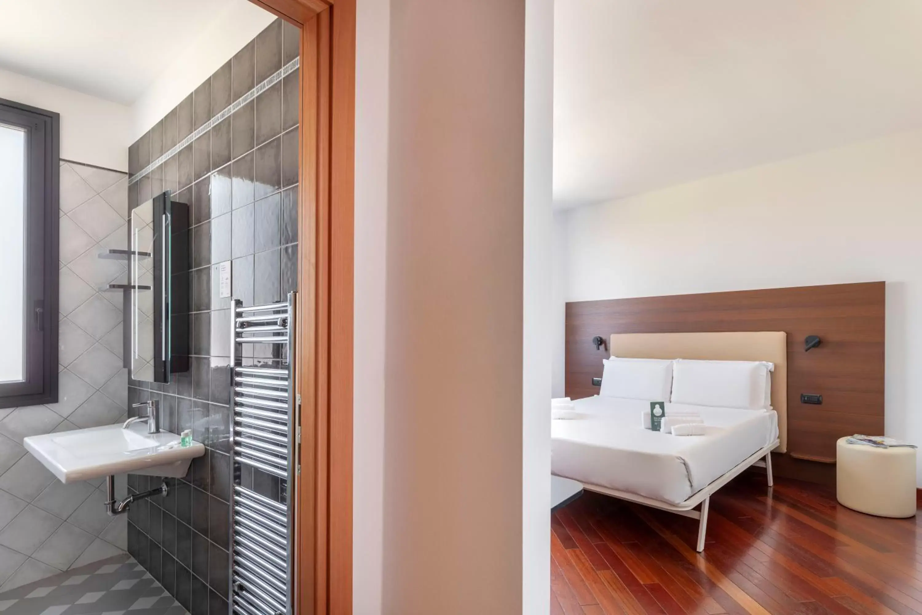 Bed, Bathroom in B&B Hotel Sassuolo