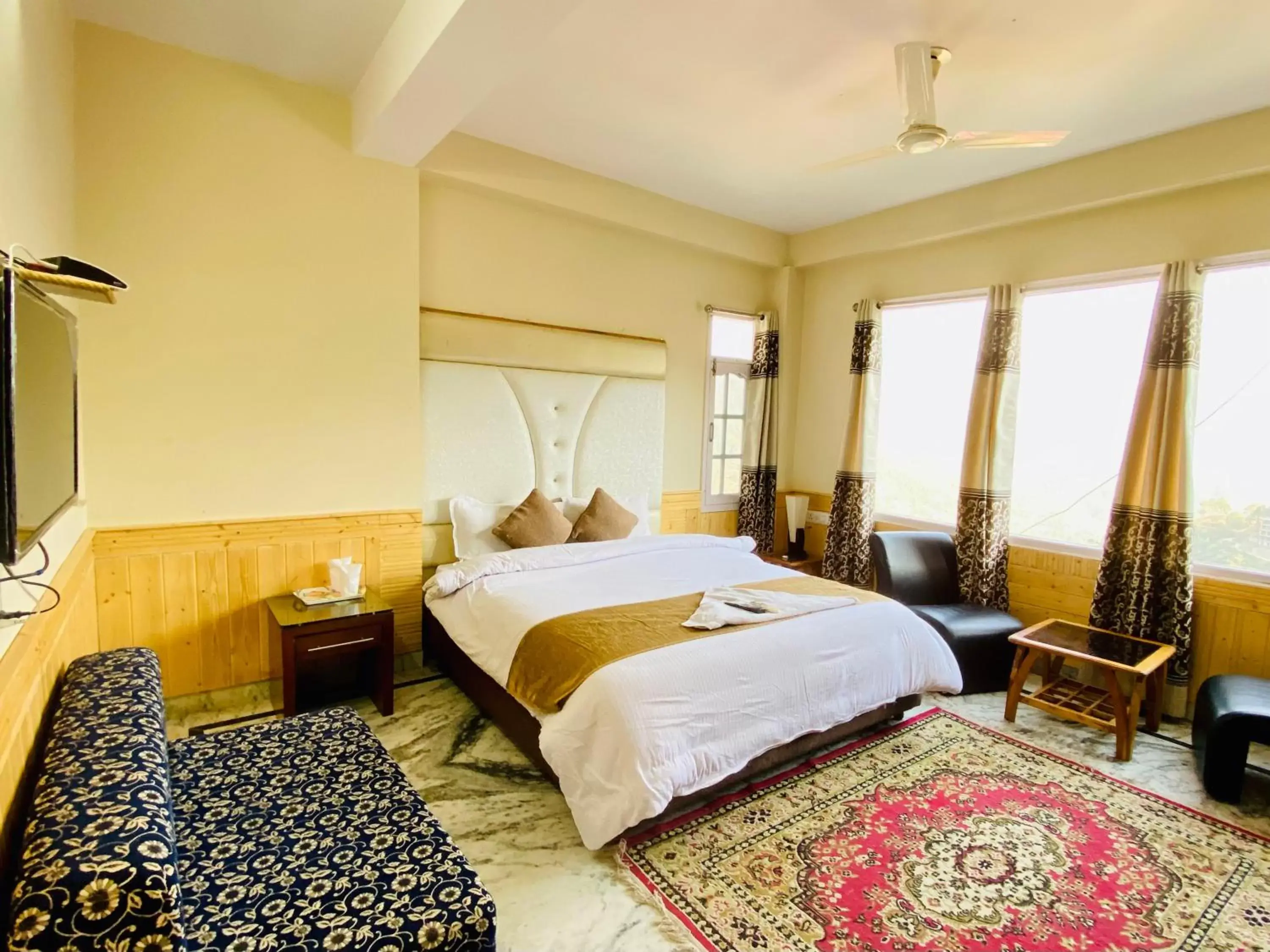 Superior Double or Twin Room with Mountain View in Sai Cottage Shimla Superior Double or Twin Room with Mountain View in Sai Cottage Shimla