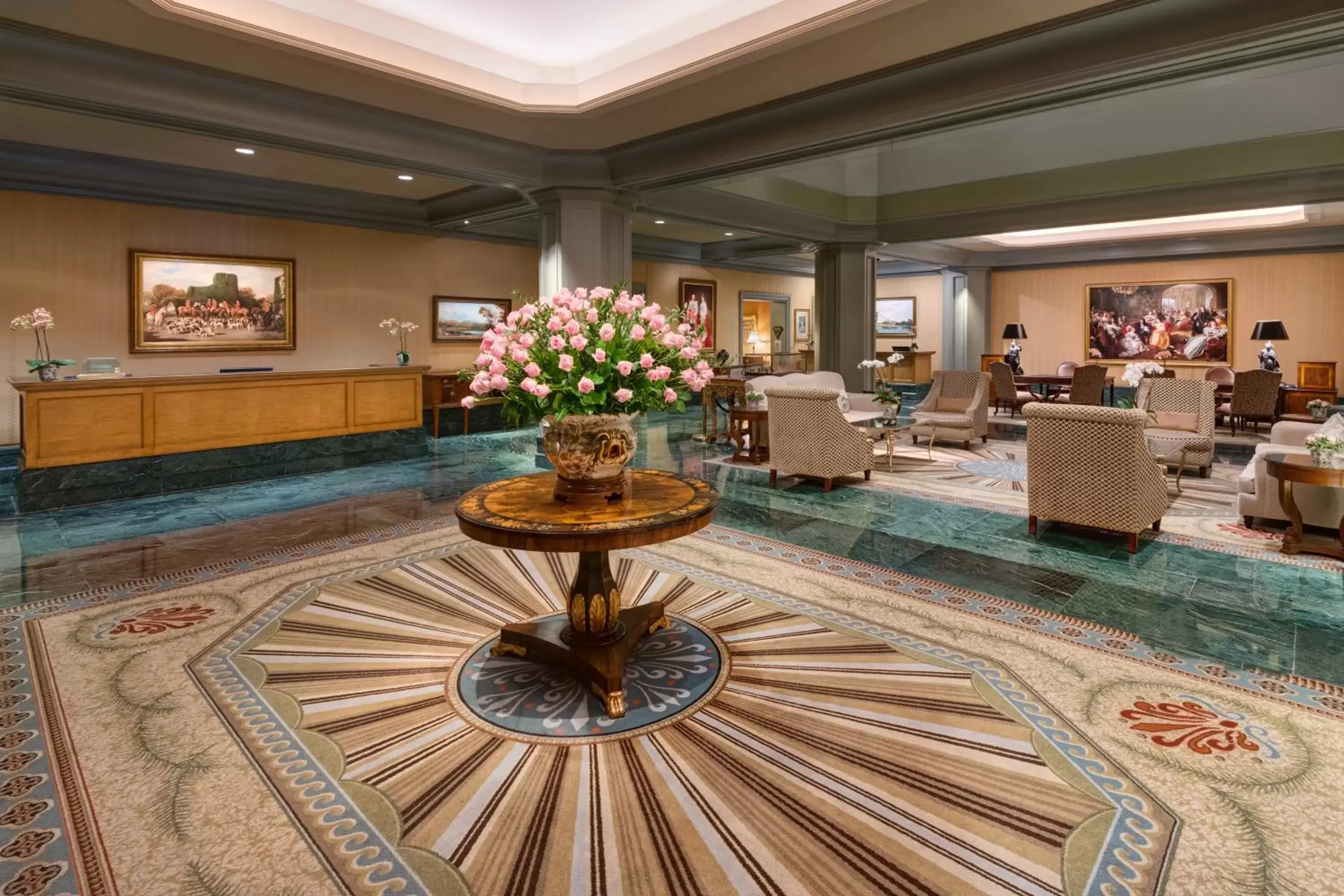 Property building in The Windsor Court Property building in The Windsor Court