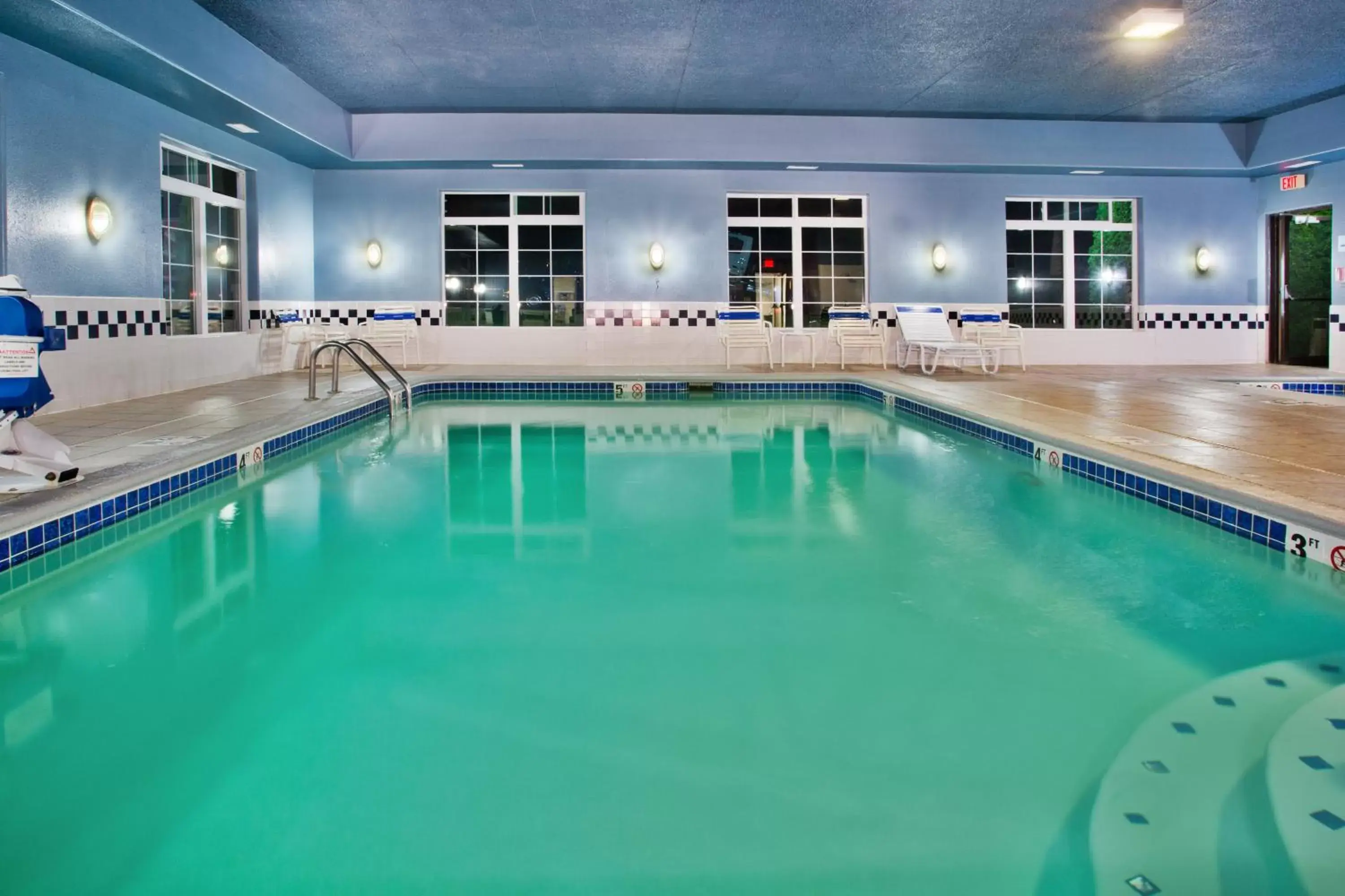 Swimming Pool in Holiday Inn Express Pendleton, an IHG Hotel