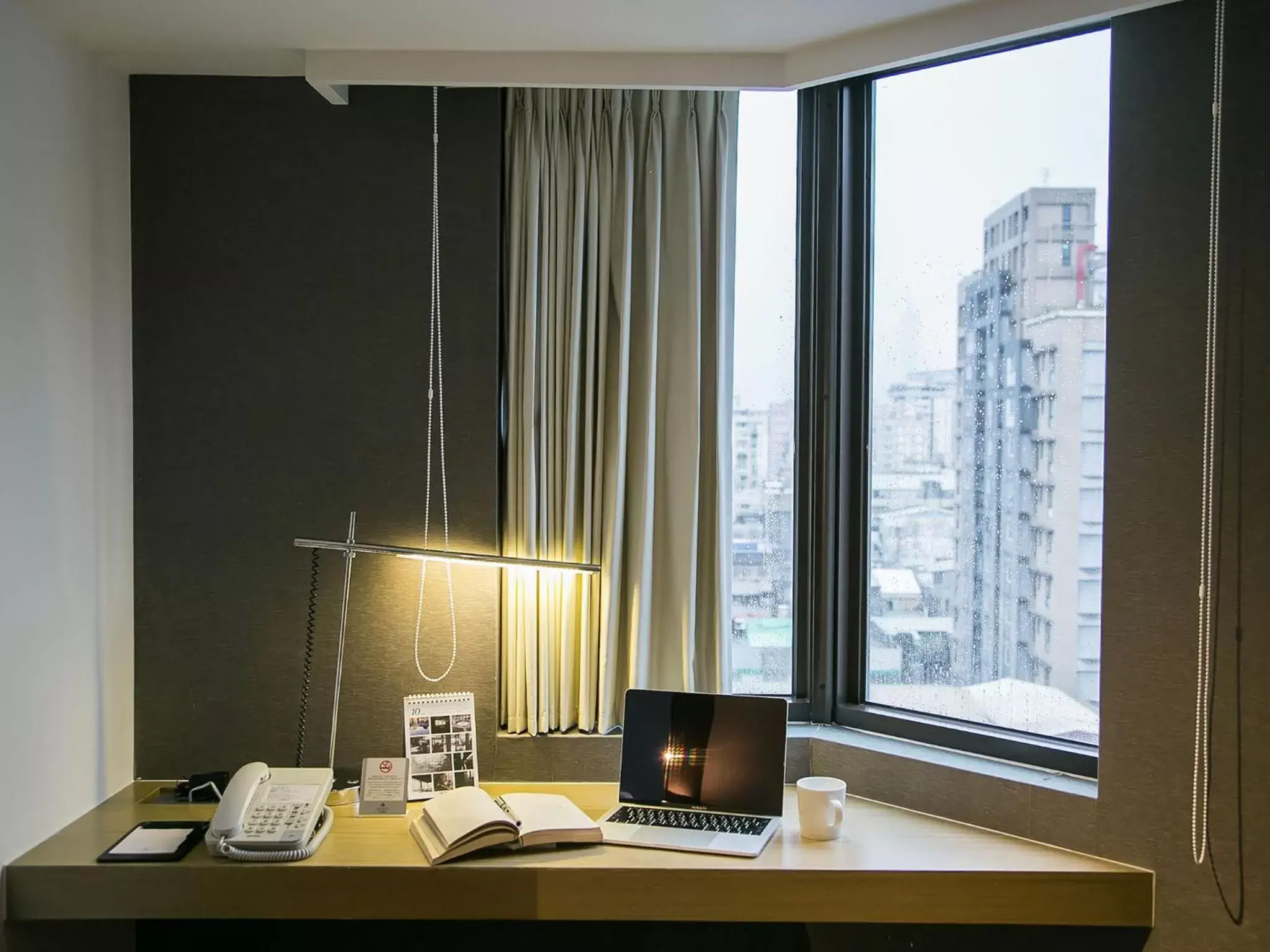 City view, TV/Entertainment Center in Royal Inn Taipei Linsen - Huashan 1914 Creative Park