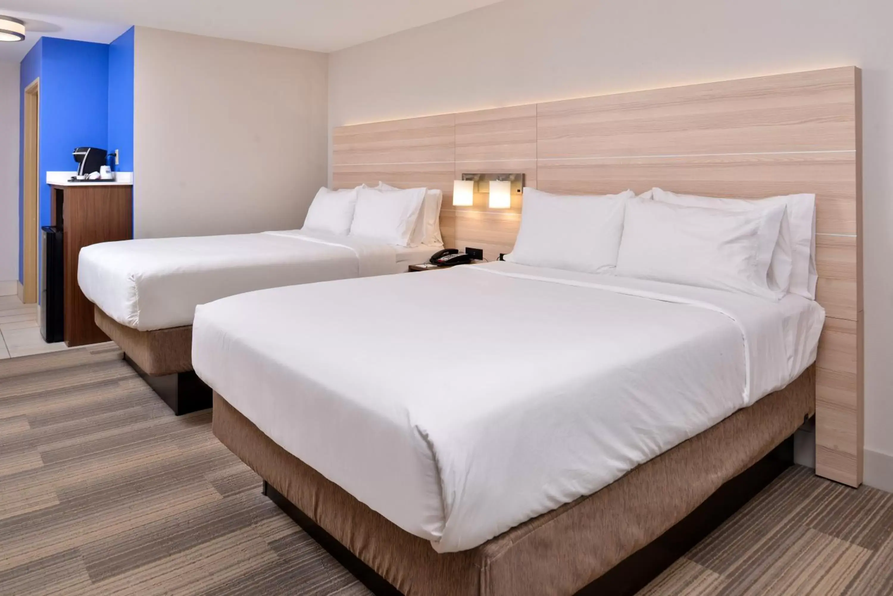 Queen Room with Two Queen Beds in Holiday Inn Express Hotel & Suites Cincinnati - Mason, an IHG Hotel Queen Room with Two Queen Beds in Holiday Inn Express Hotel & Suites Cincinnati - Mason, an IHG Hotel