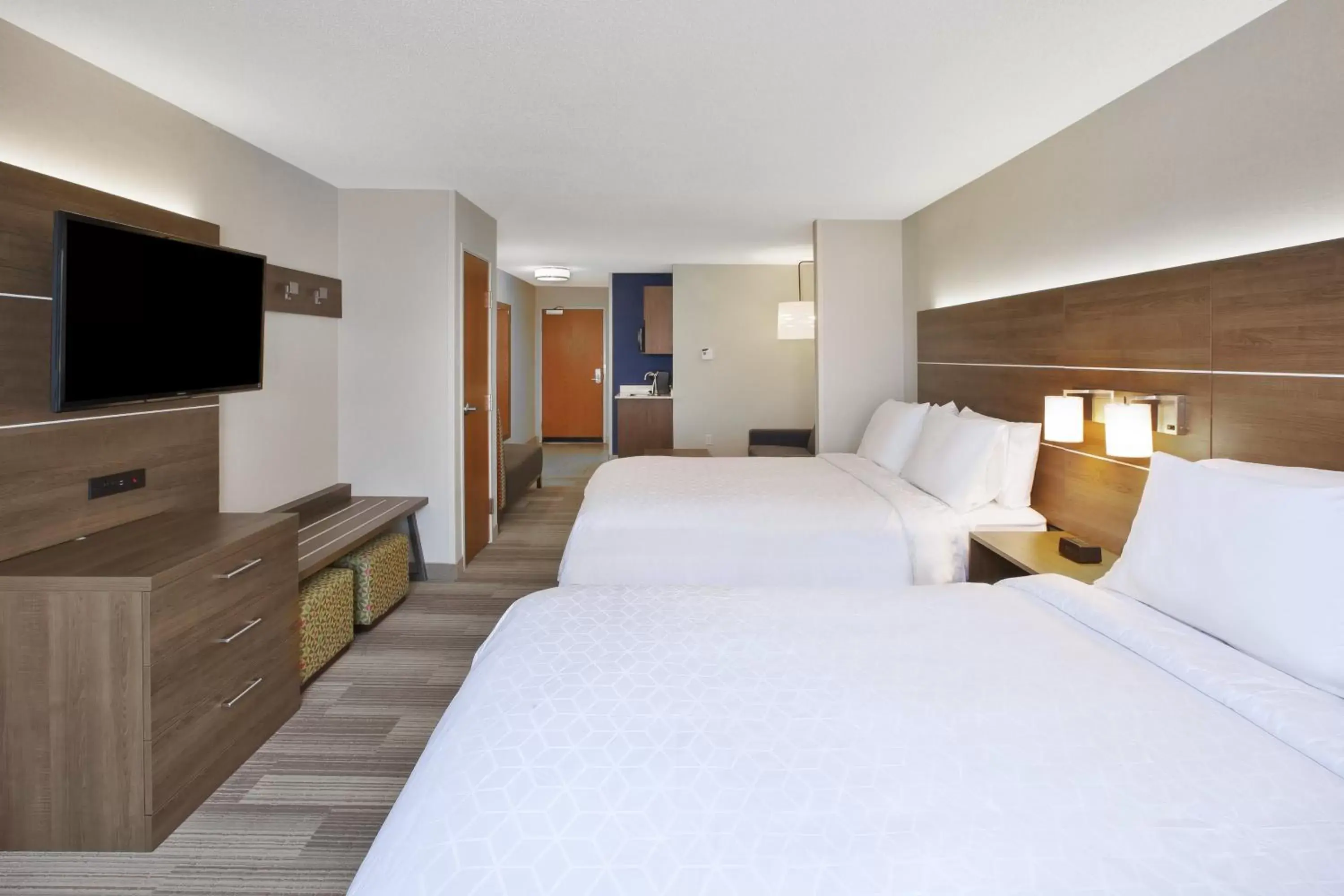 Photo of the whole room, Bed in Holiday Inn Express Hotel & Suites Auburn Hills, an IHG Hotel