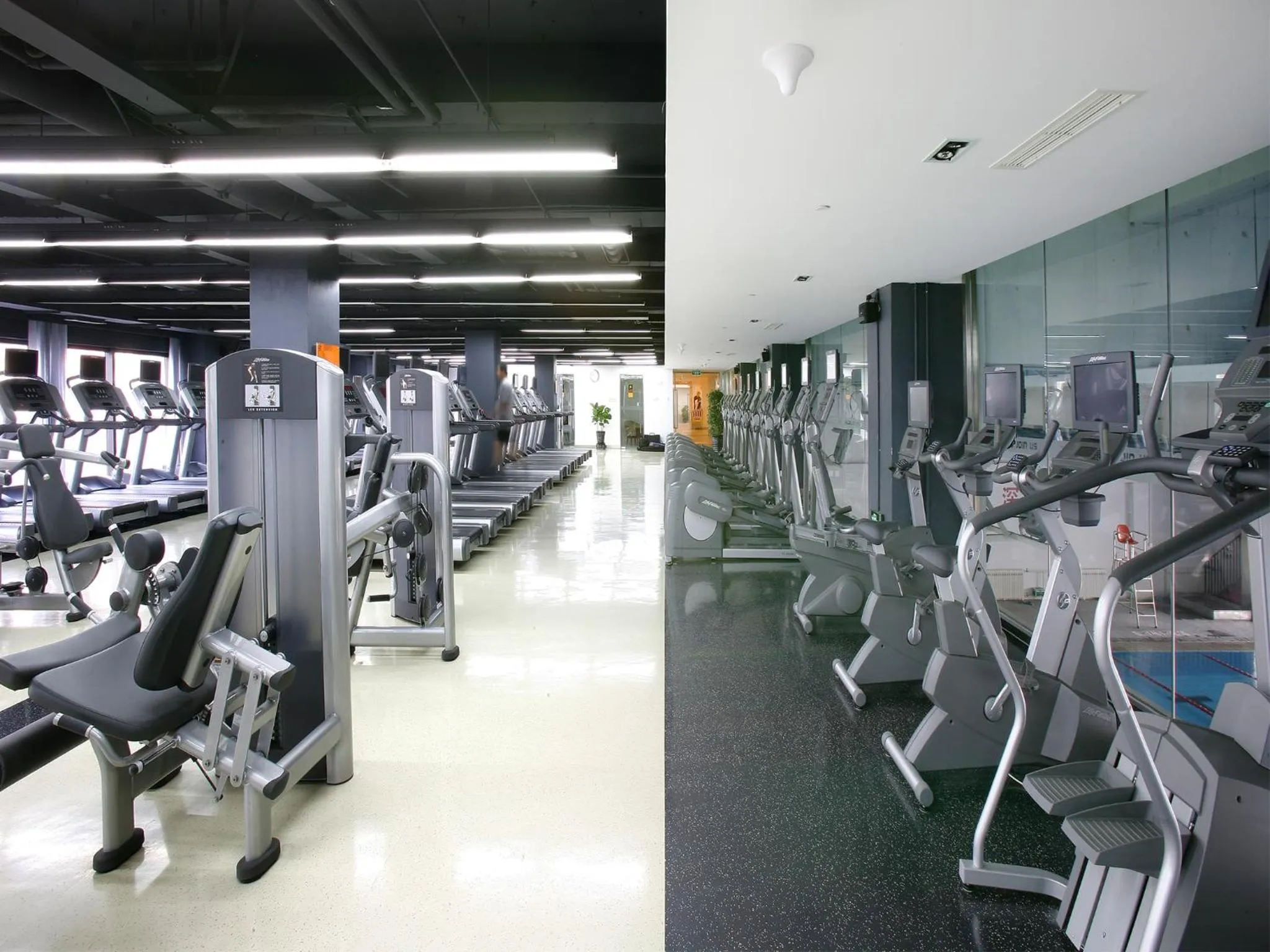 Fitness centre/facilities in Mercure Wanshang Beijing