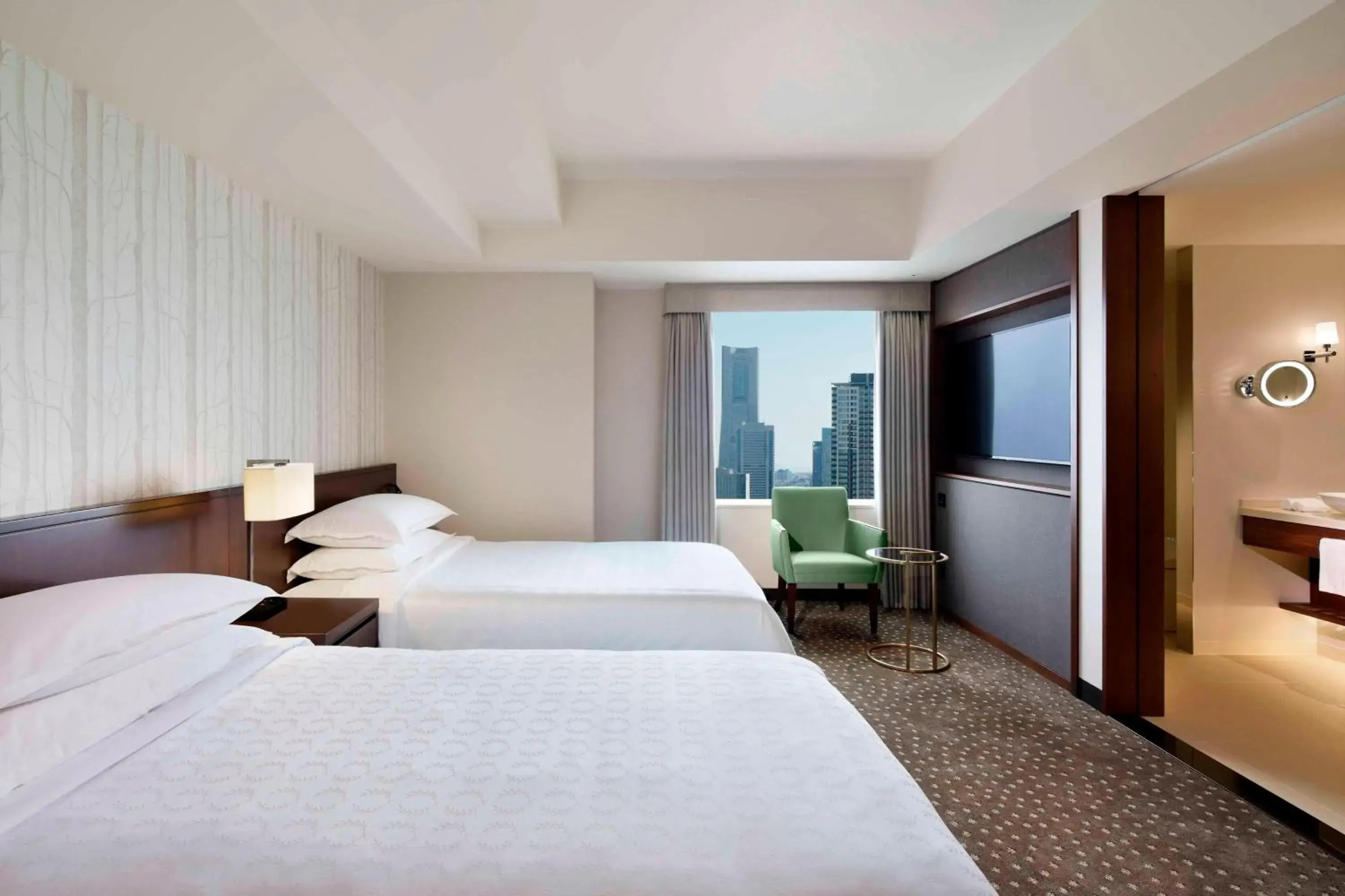 Photo of the whole room, Bed in Yokohama Bay Sheraton Hotel and Towers