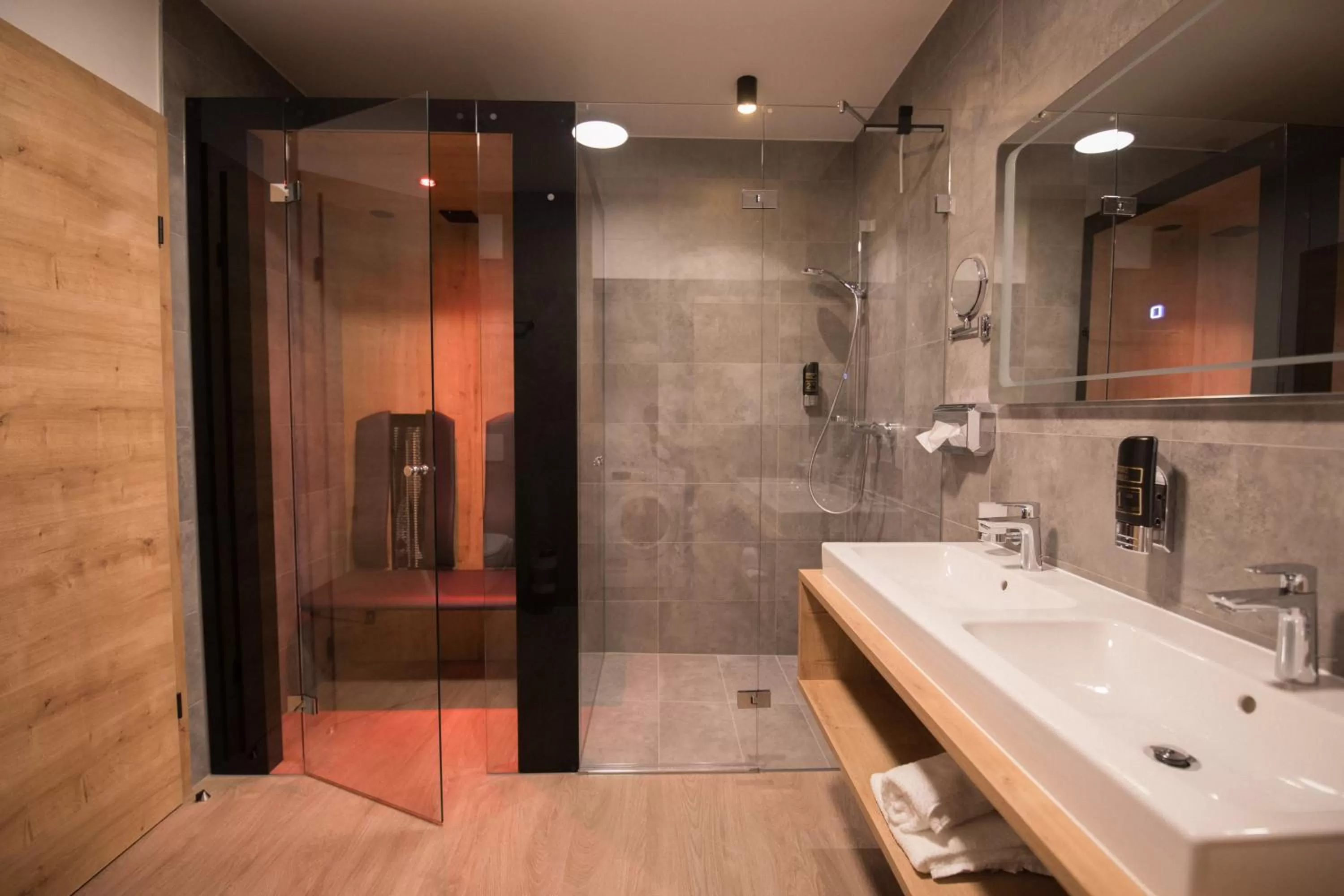 Shower in Das Lenz by Inncomer