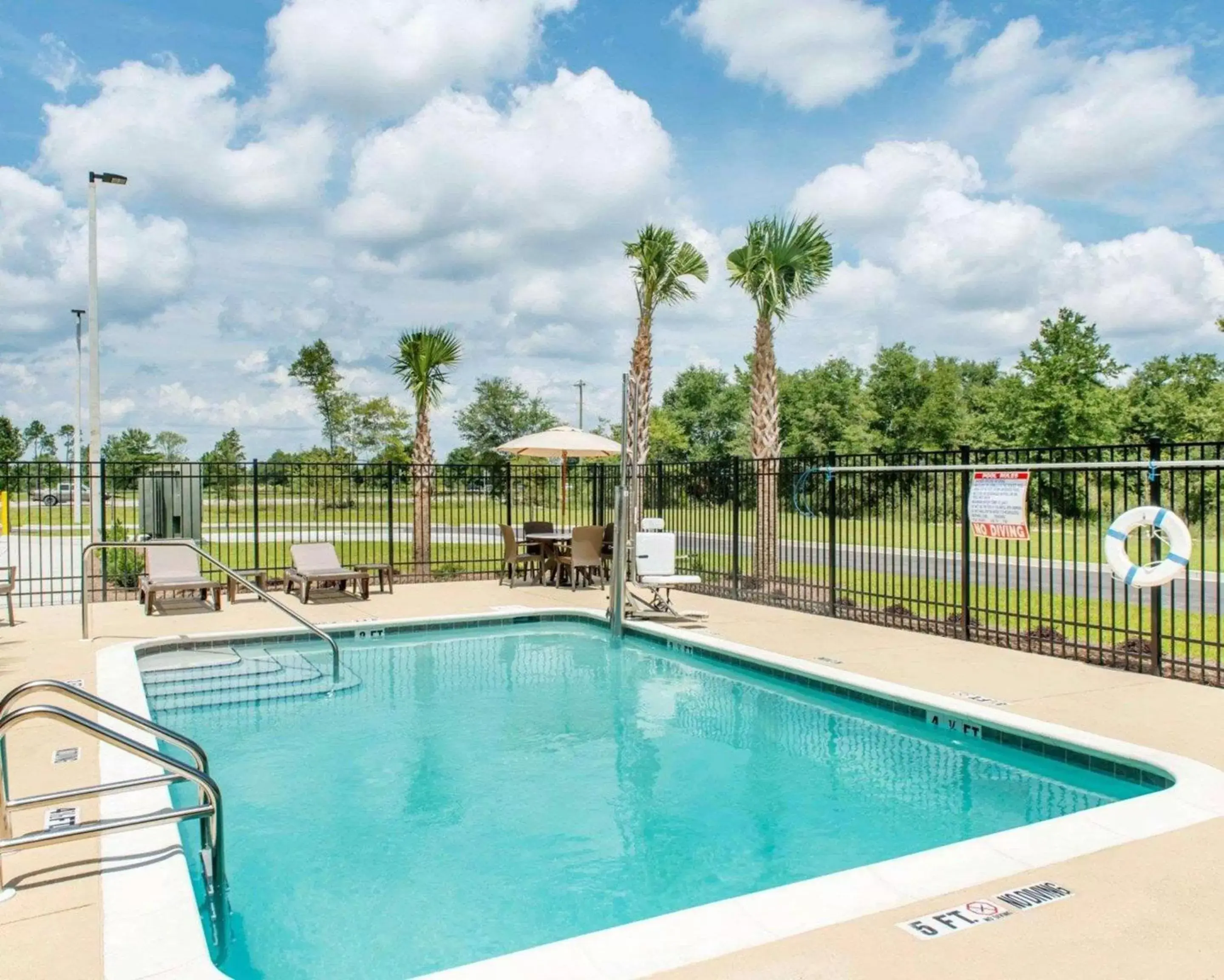 On site, Swimming Pool in Sleep Inn & Suites Defuniak Springs