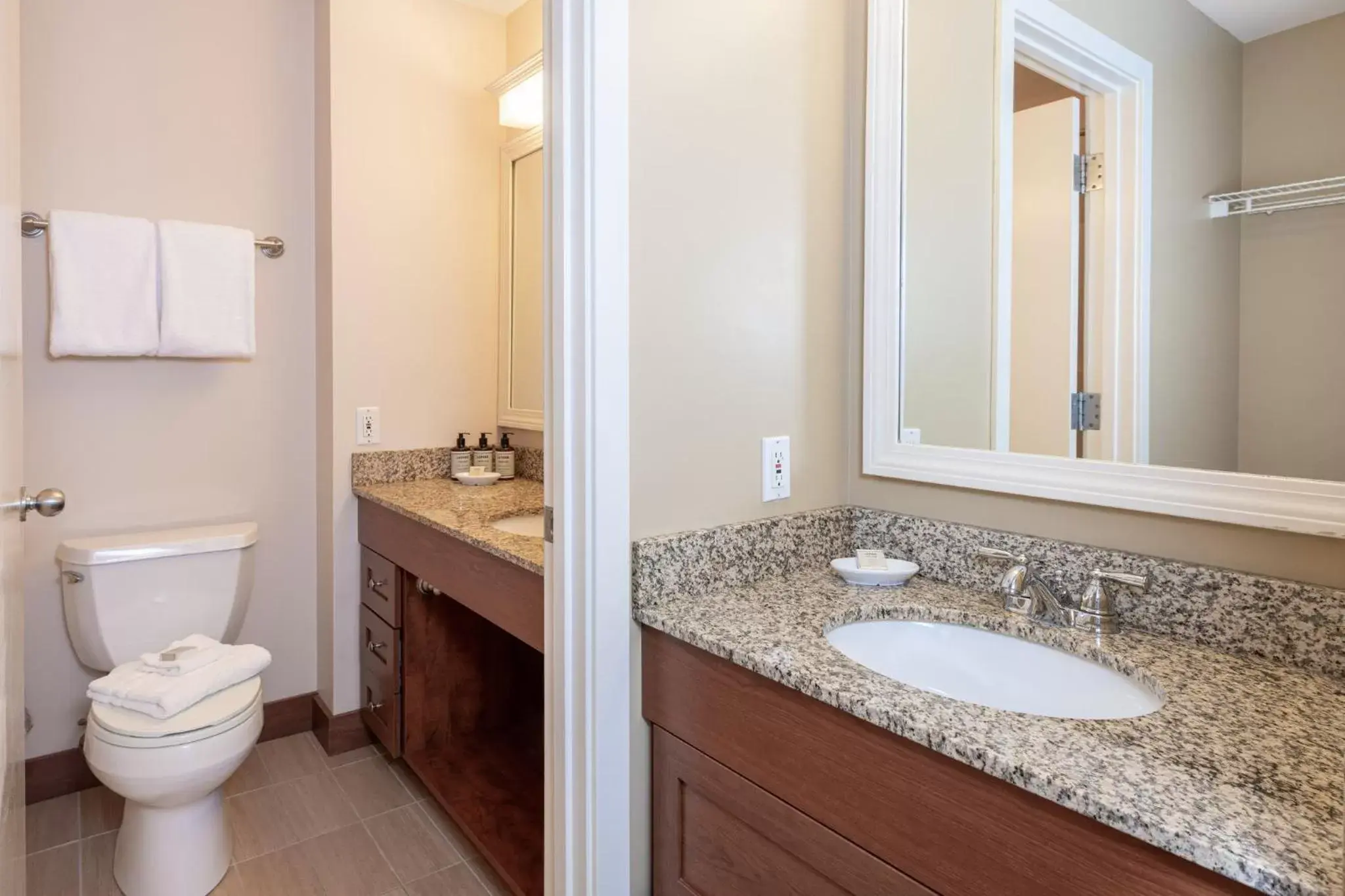 Photo of the whole room, Bathroom in Grand Summit Resort