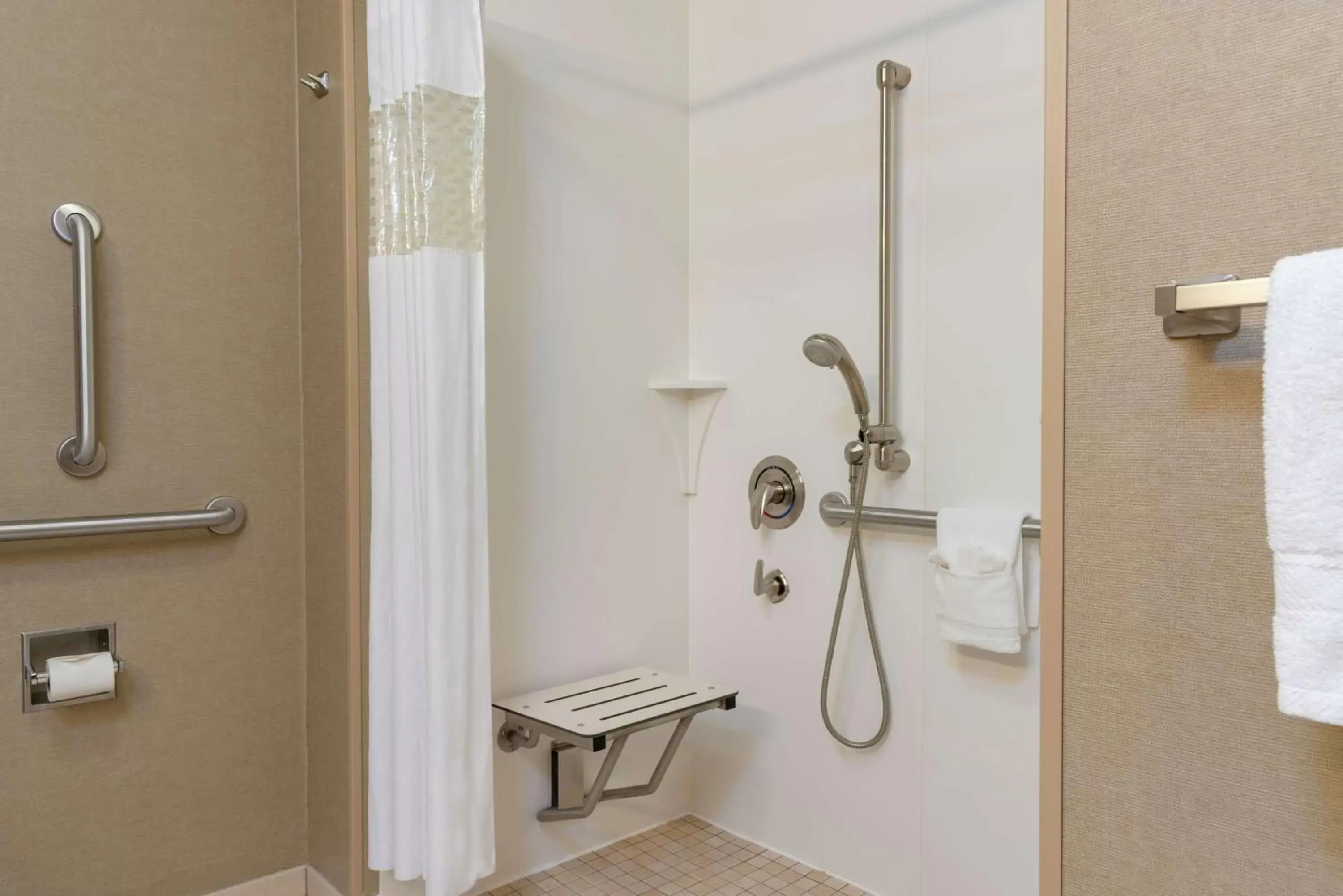 Bathroom in Hampton Inn & Suites Saginaw