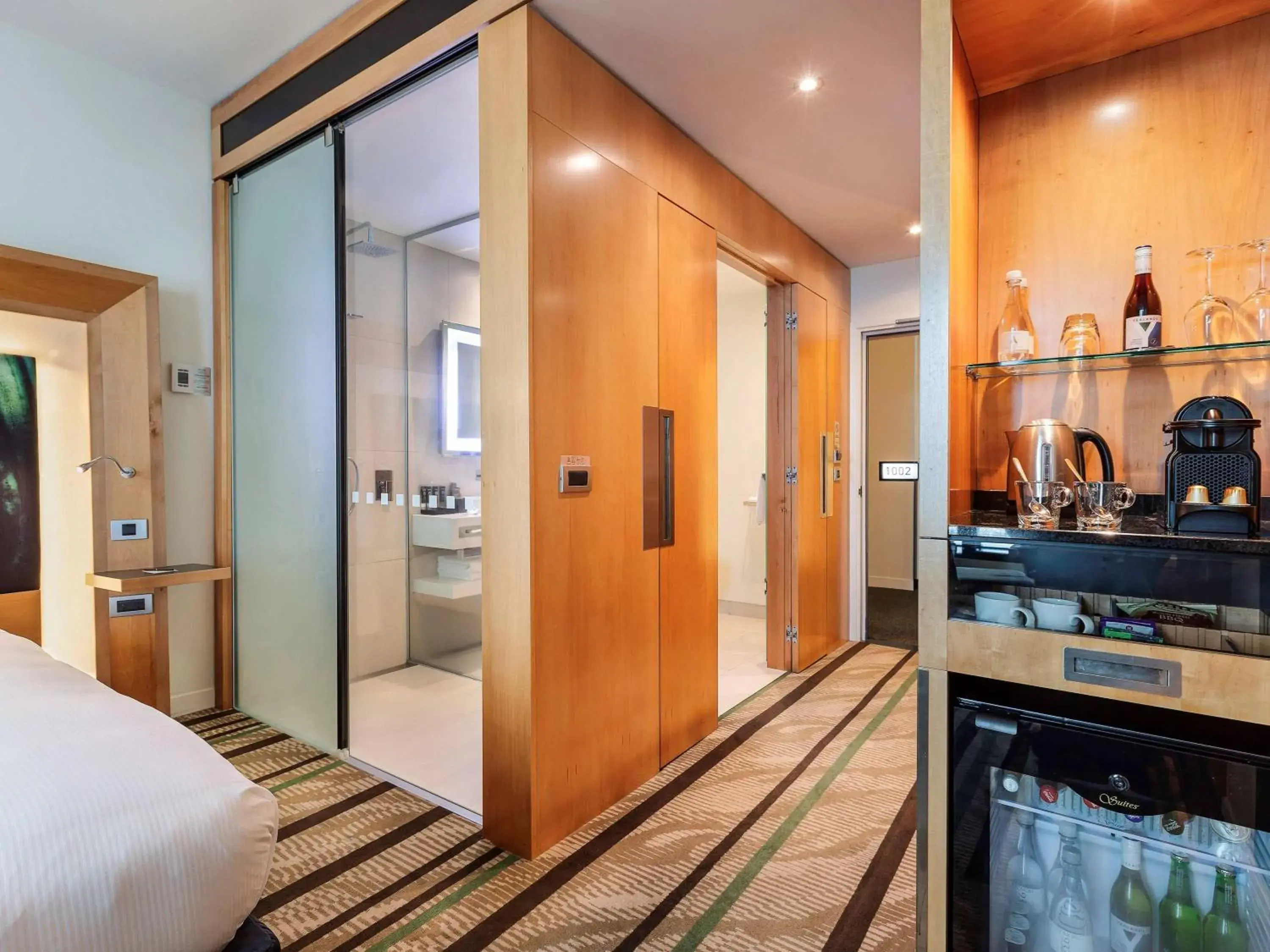 Photo of the whole room, Bathroom in Novotel Auckland Airport