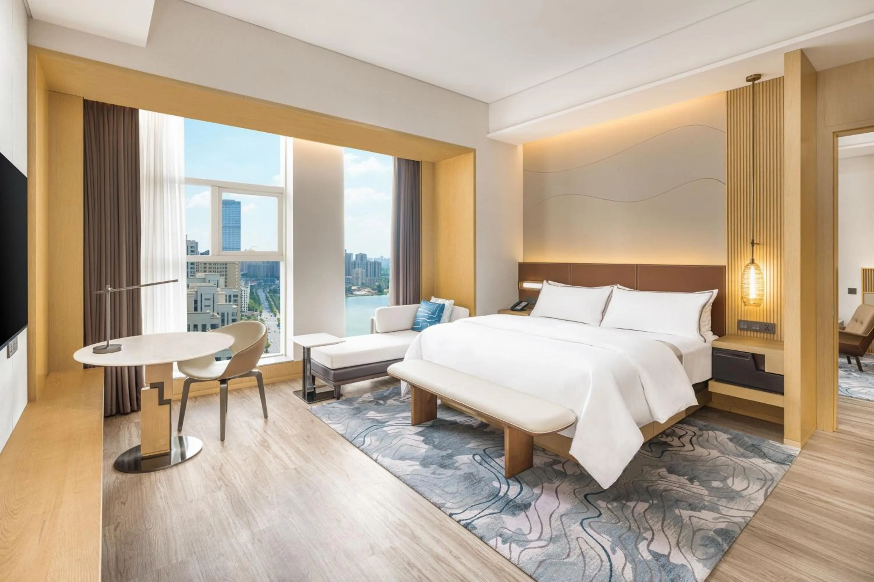 Photo of the whole room, Bed in The Westin Wuhan Hanyang