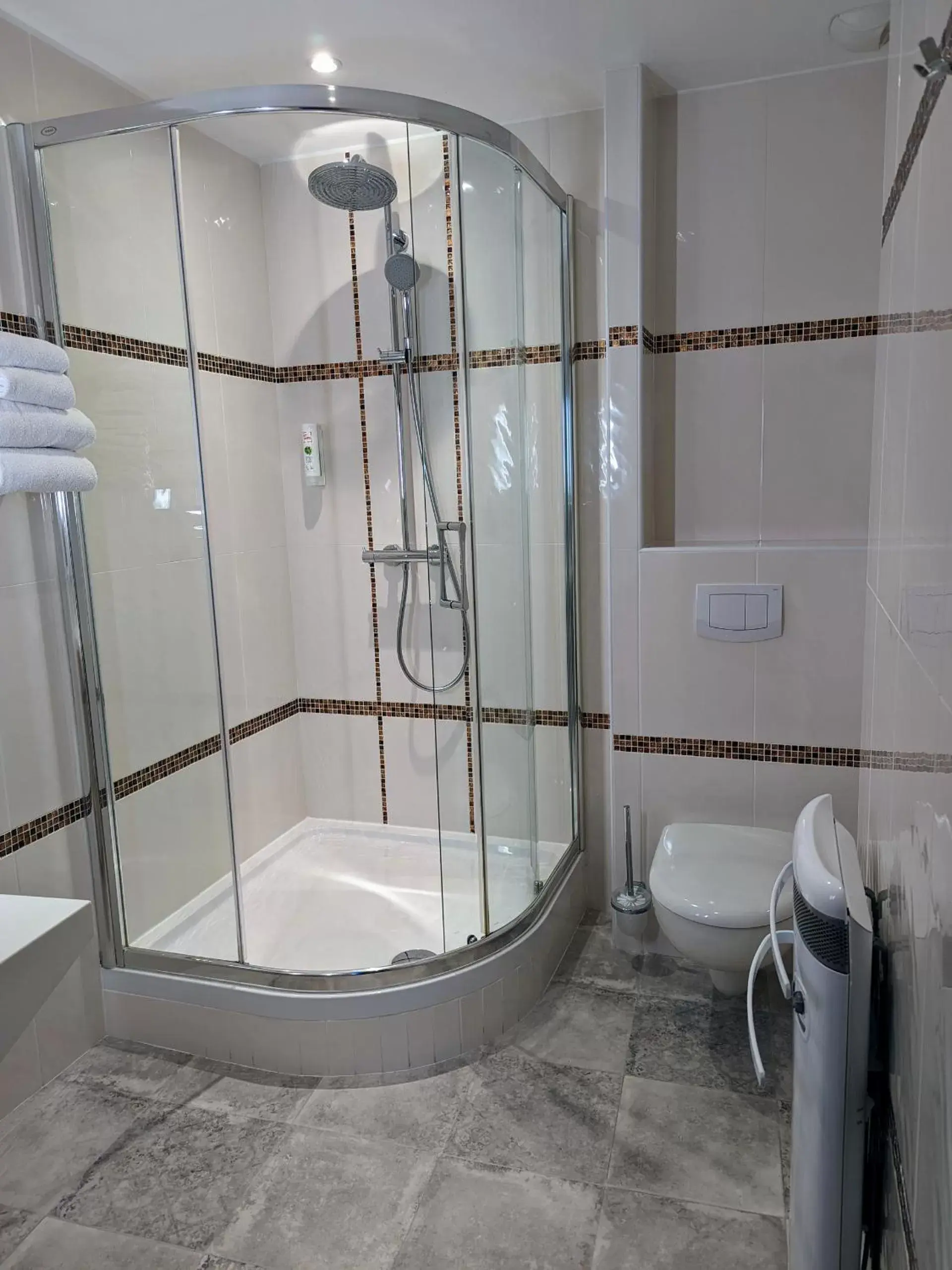 Shower, Bathroom in Arverna Cit'Hotel Vichy