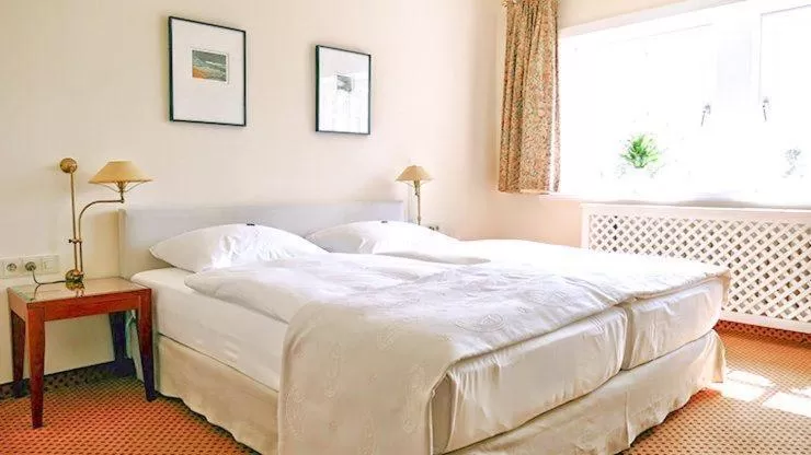 Bed in Meyers Hotel Hittfeld