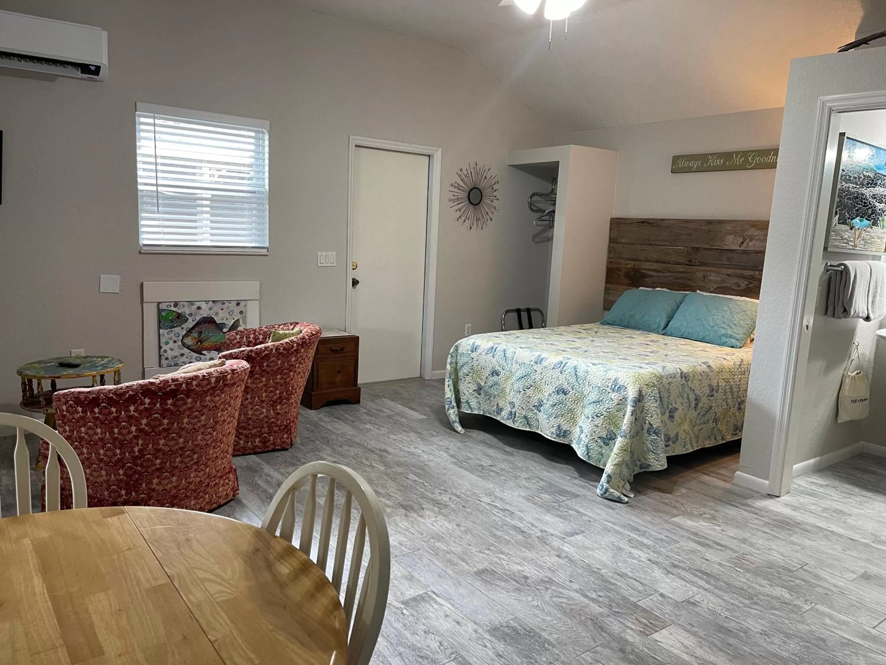 Bed in Nature Coast Inn & Cottages