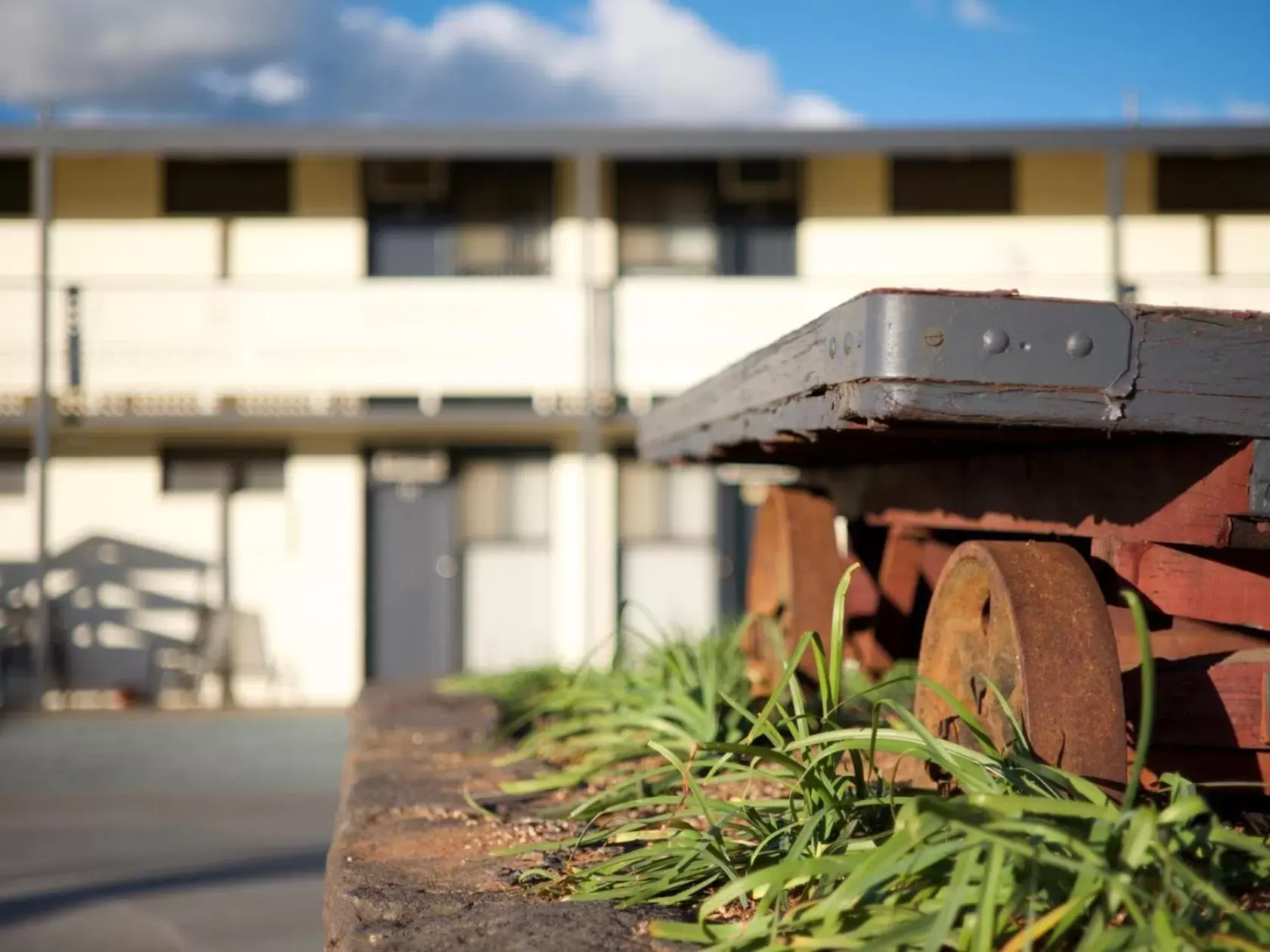 Day, Property Building in Pioneer Station Motor Inn