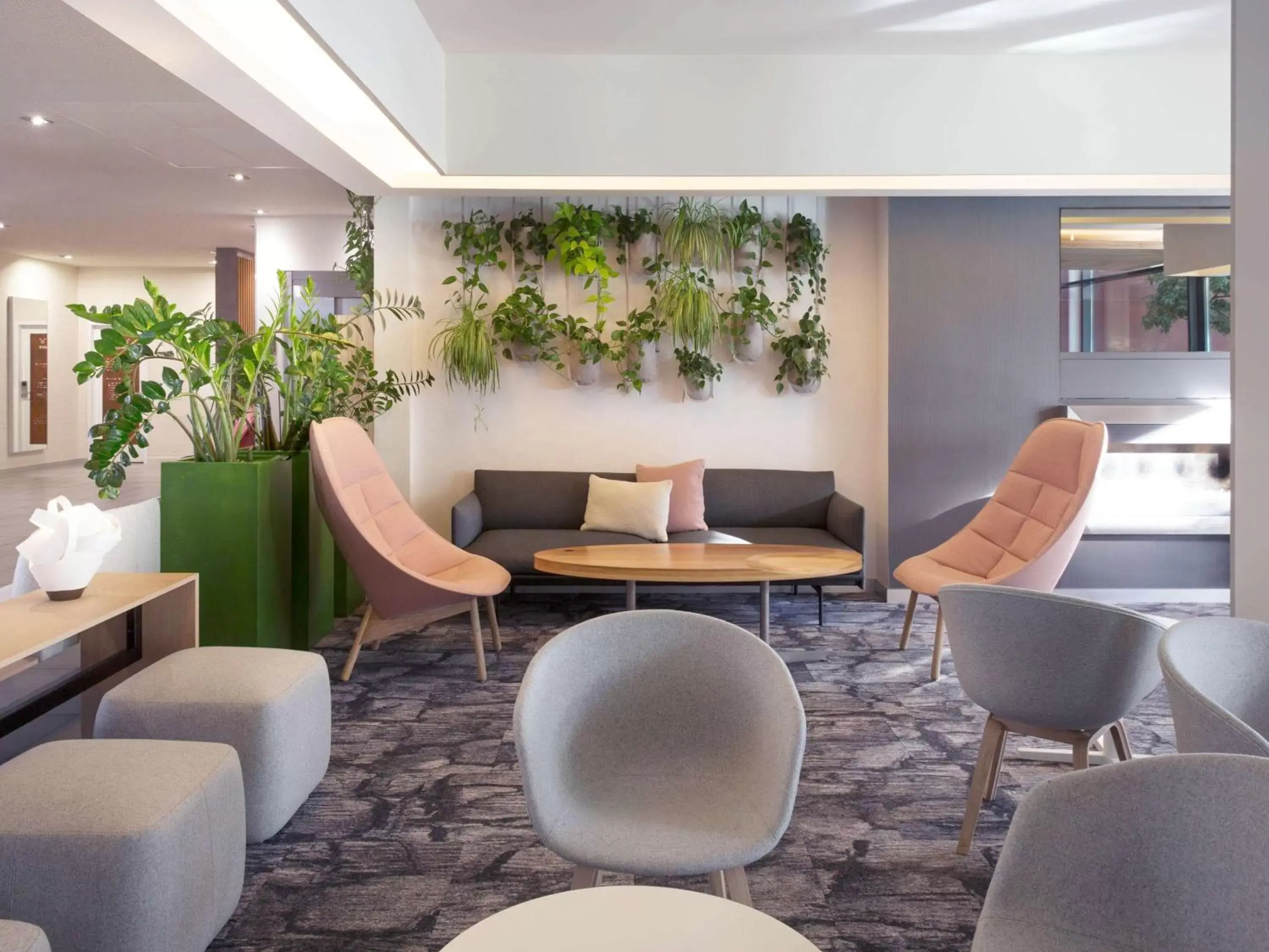 Lounge or bar in Novotel Lausanne Bussigny