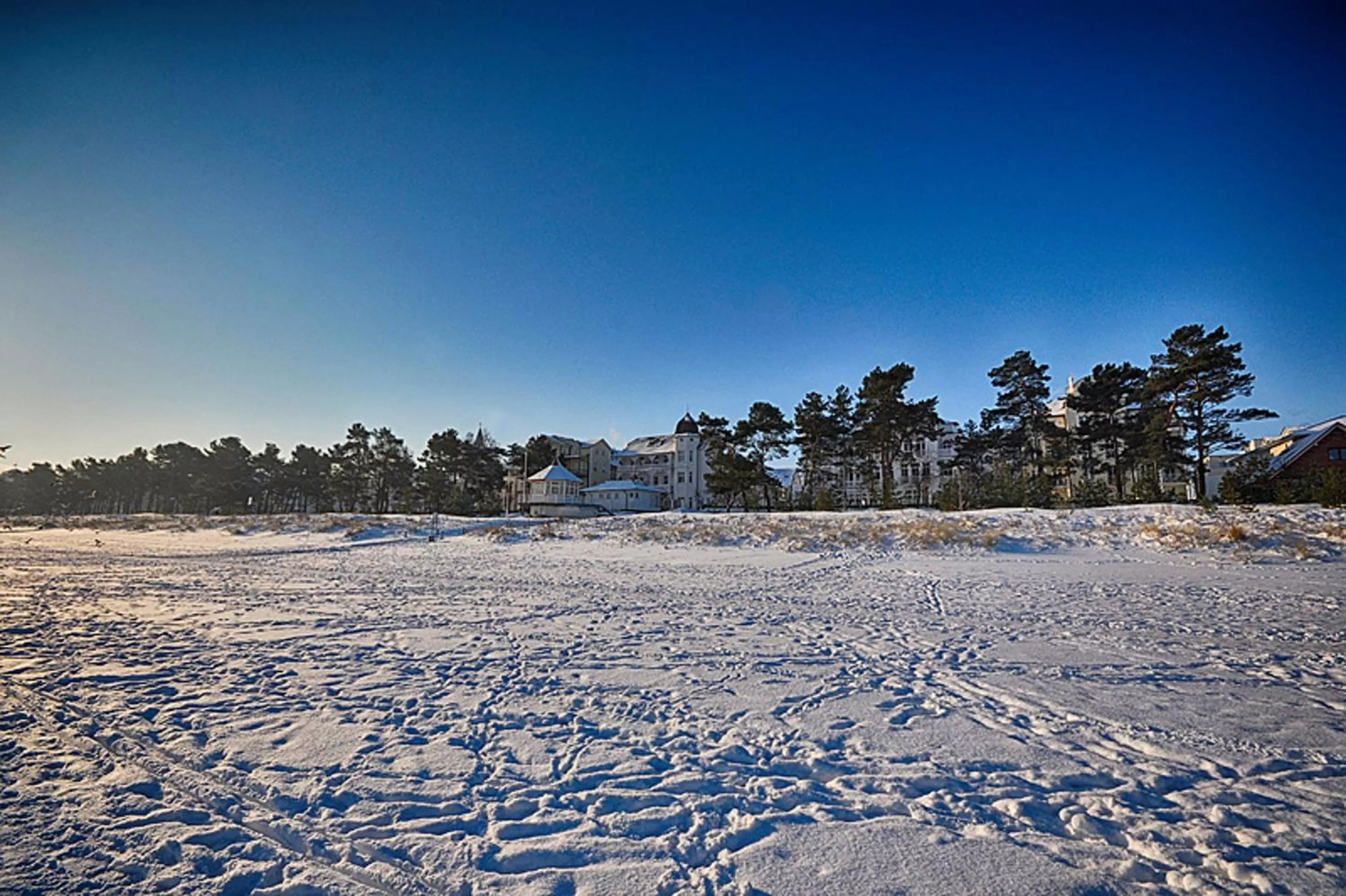 Area and facilities, Beach in Strandhotel zur Promenade