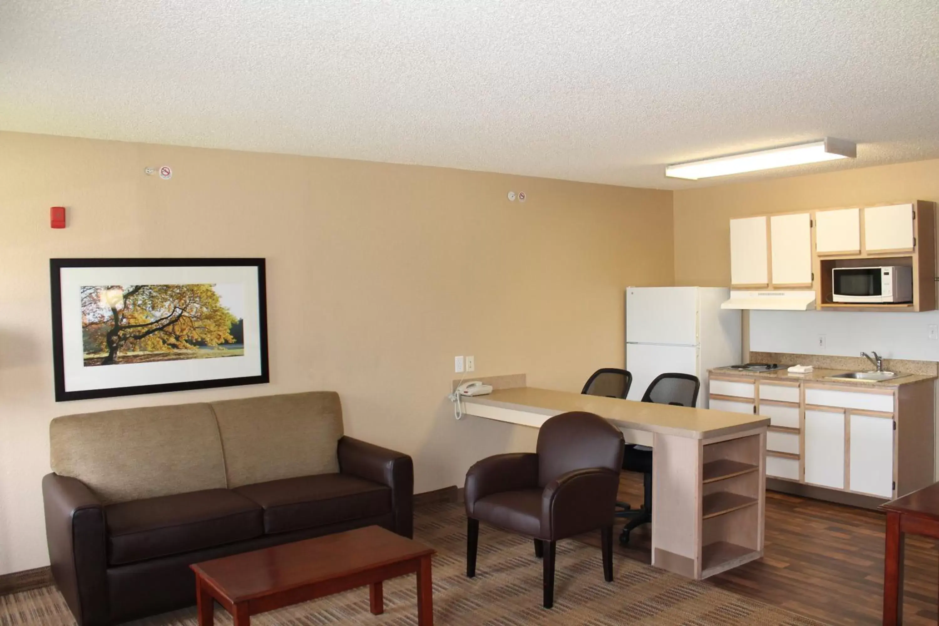 Seating Area in Extended Stay America Suites - Houston - Sugar Land