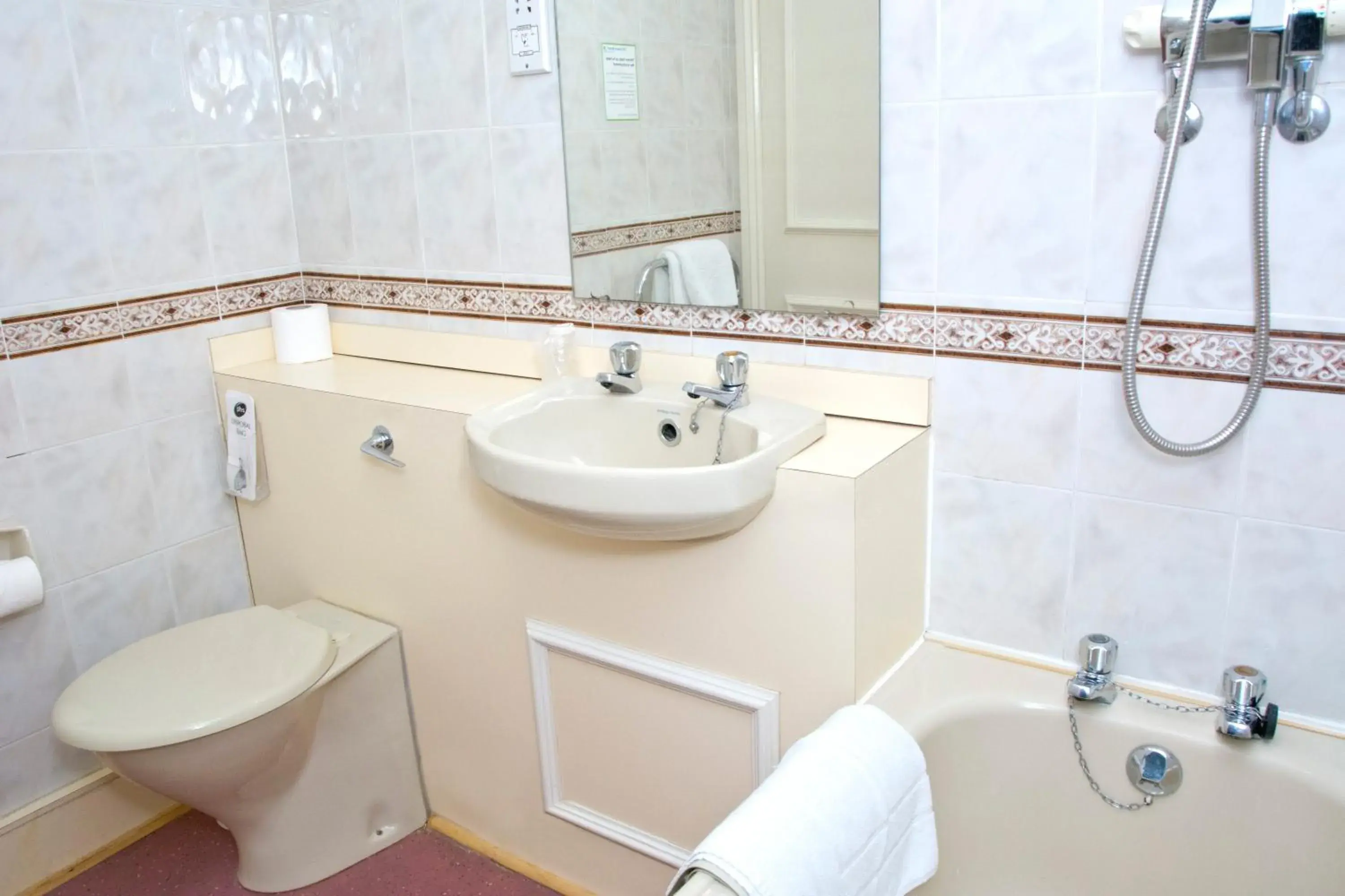 Bathroom in TLH Toorak Hotel (TLH Leisure Resort)
