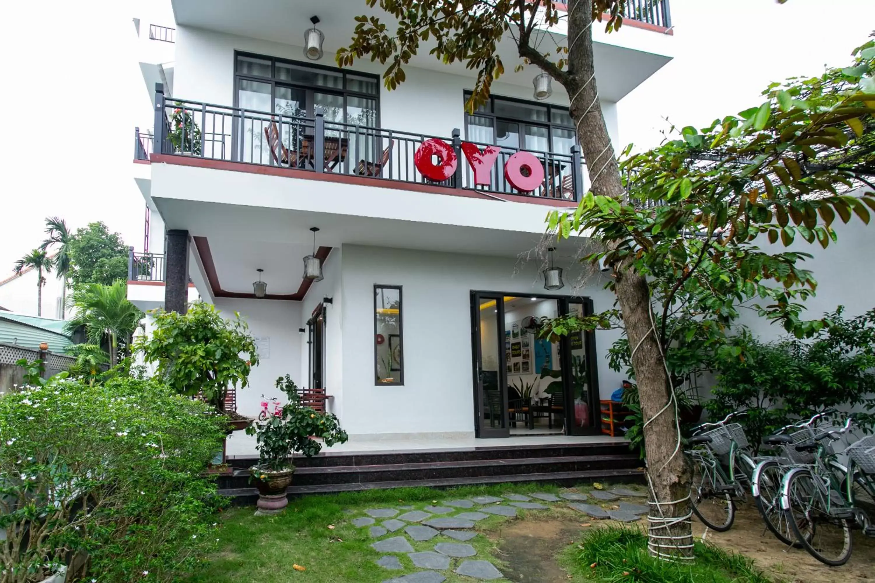 Facade/entrance, Property Building in OYO 473 Suburban Villa