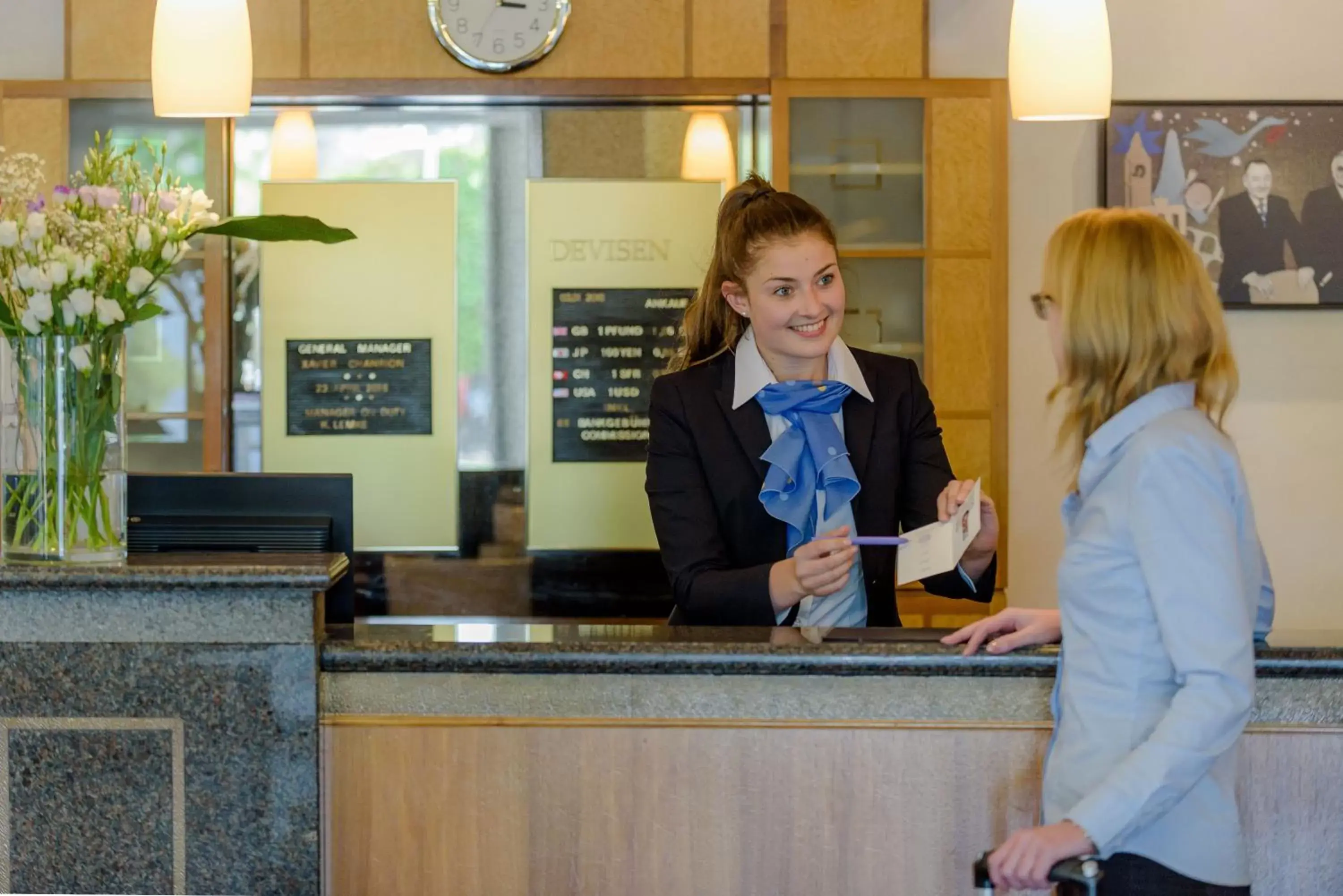 Staff, Lobby/Reception in Novotel Freiburg am Konzerthaus