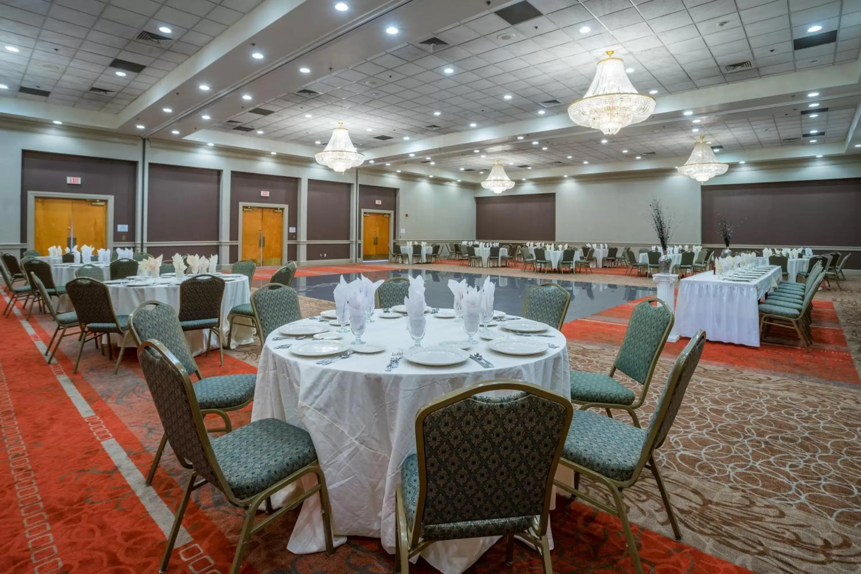 Banquet/Function facilities, Restaurant/Places to Eat in Holiday Inn Harrisburg I-81 Hershey Area, an IHG Hotel