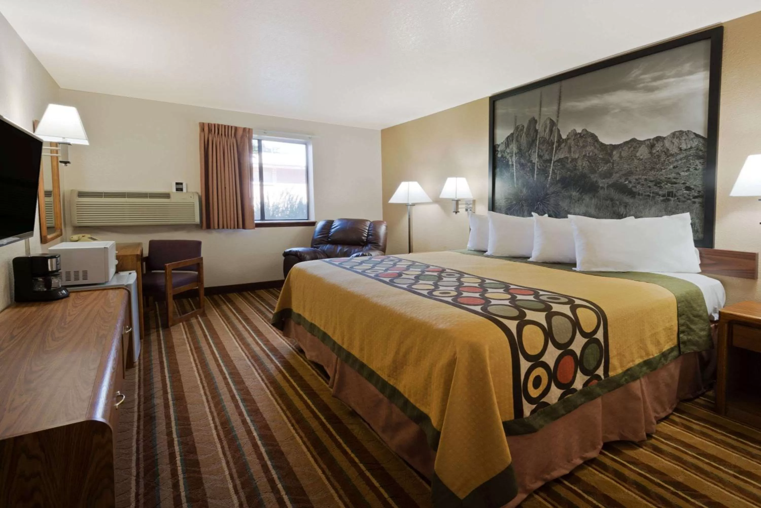Photo of the whole room, Bed in Super 8 by Wyndham Las Cruces/White Sands Area