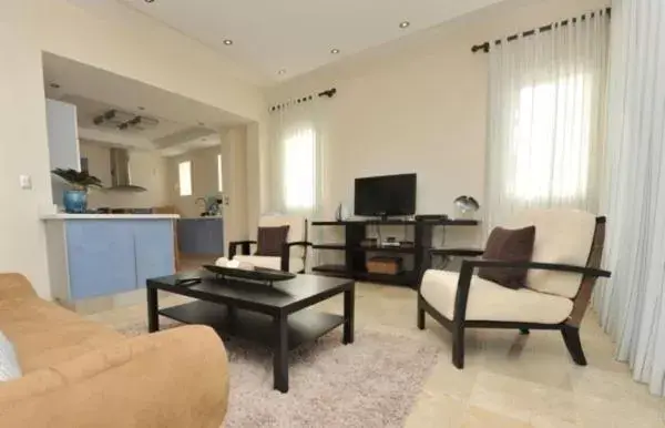 Living room, Seating Area in Watermark Luxury Oceanfront Residences