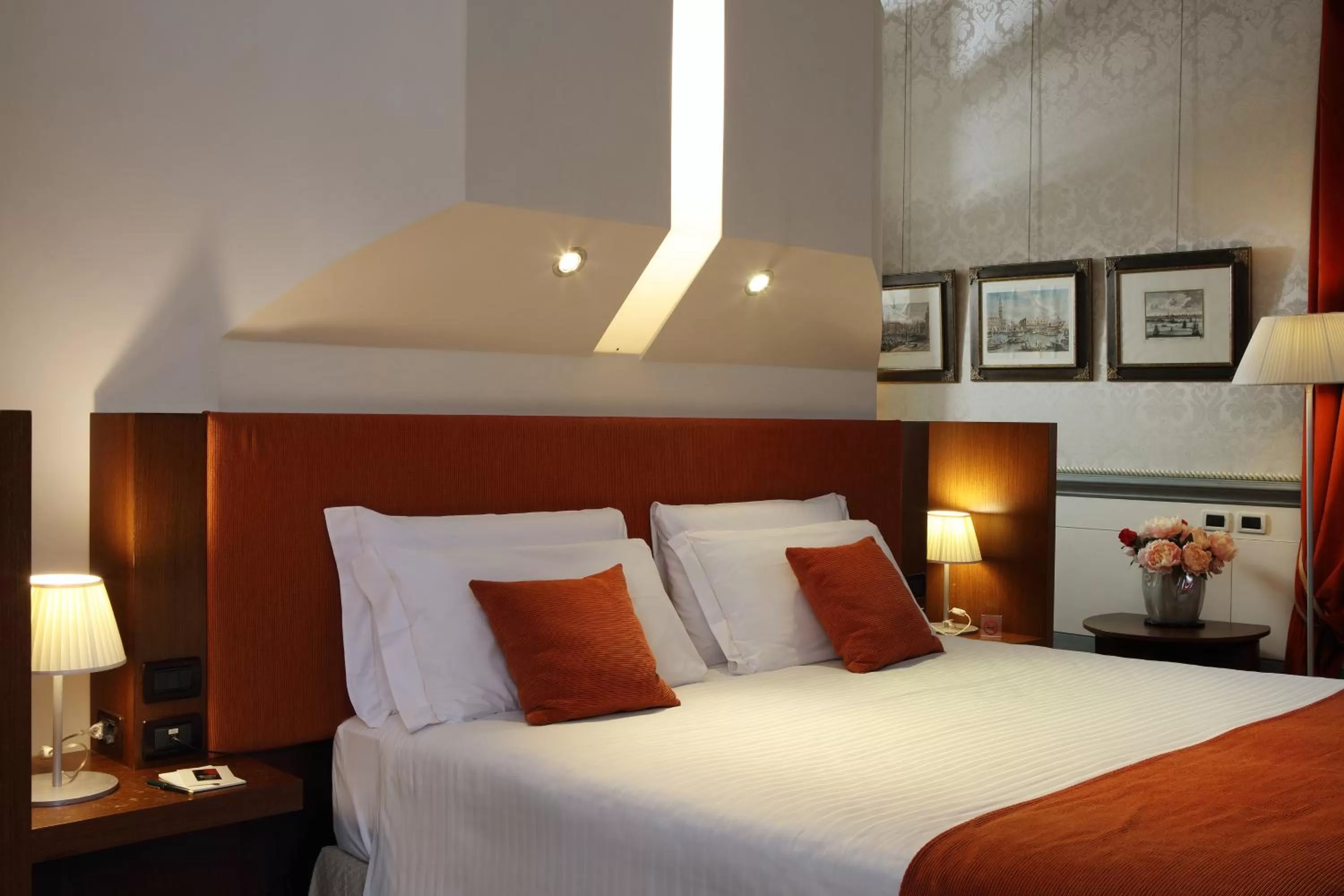 Photo of the whole room, Bed in Ruzzini Palace Hotel