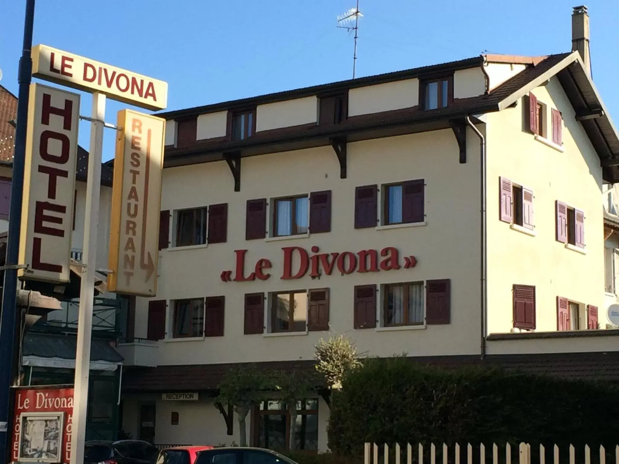 Property Building in Le Divona