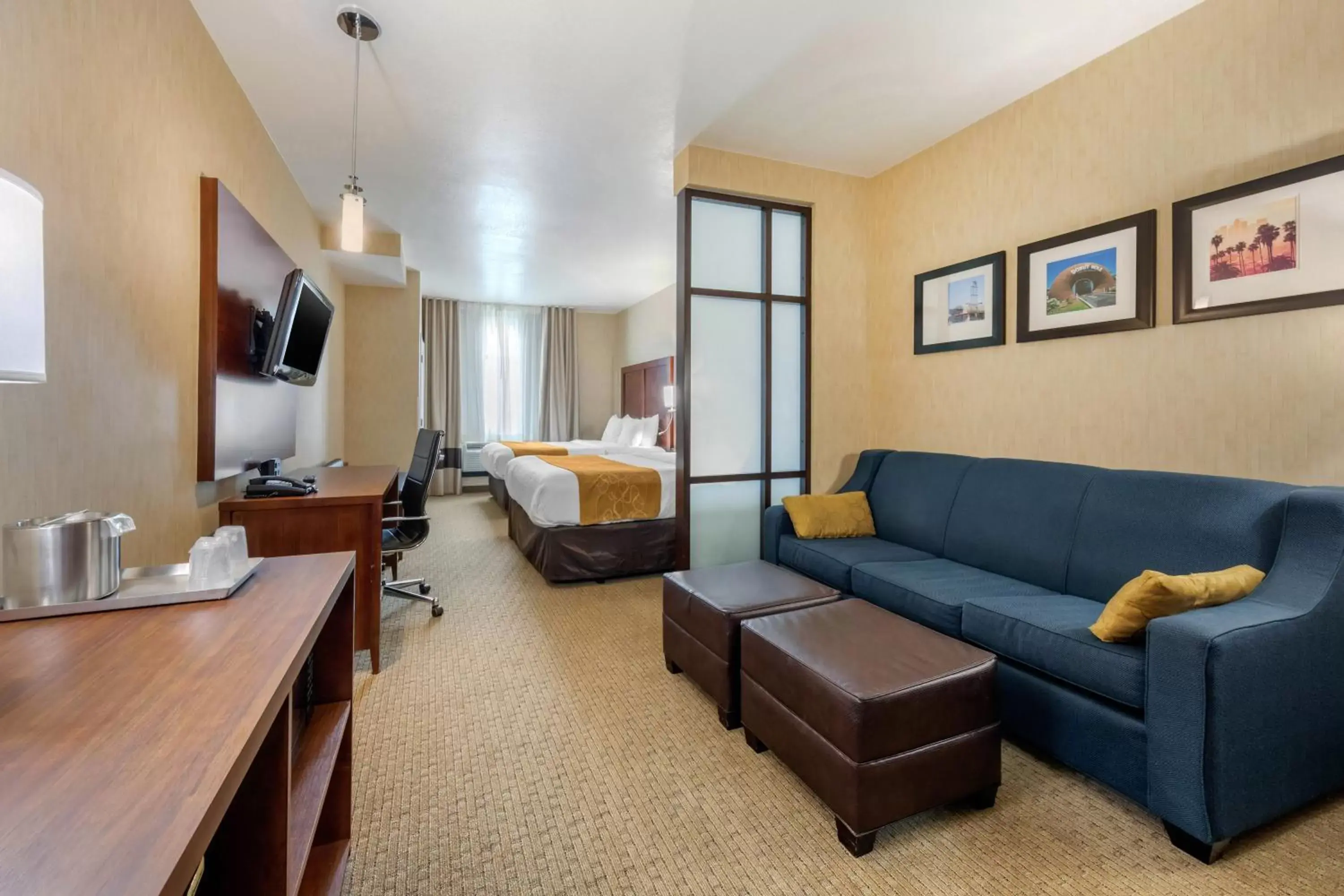 Living room, Seating Area in Comfort Suites Near City of Industry - Los Angeles